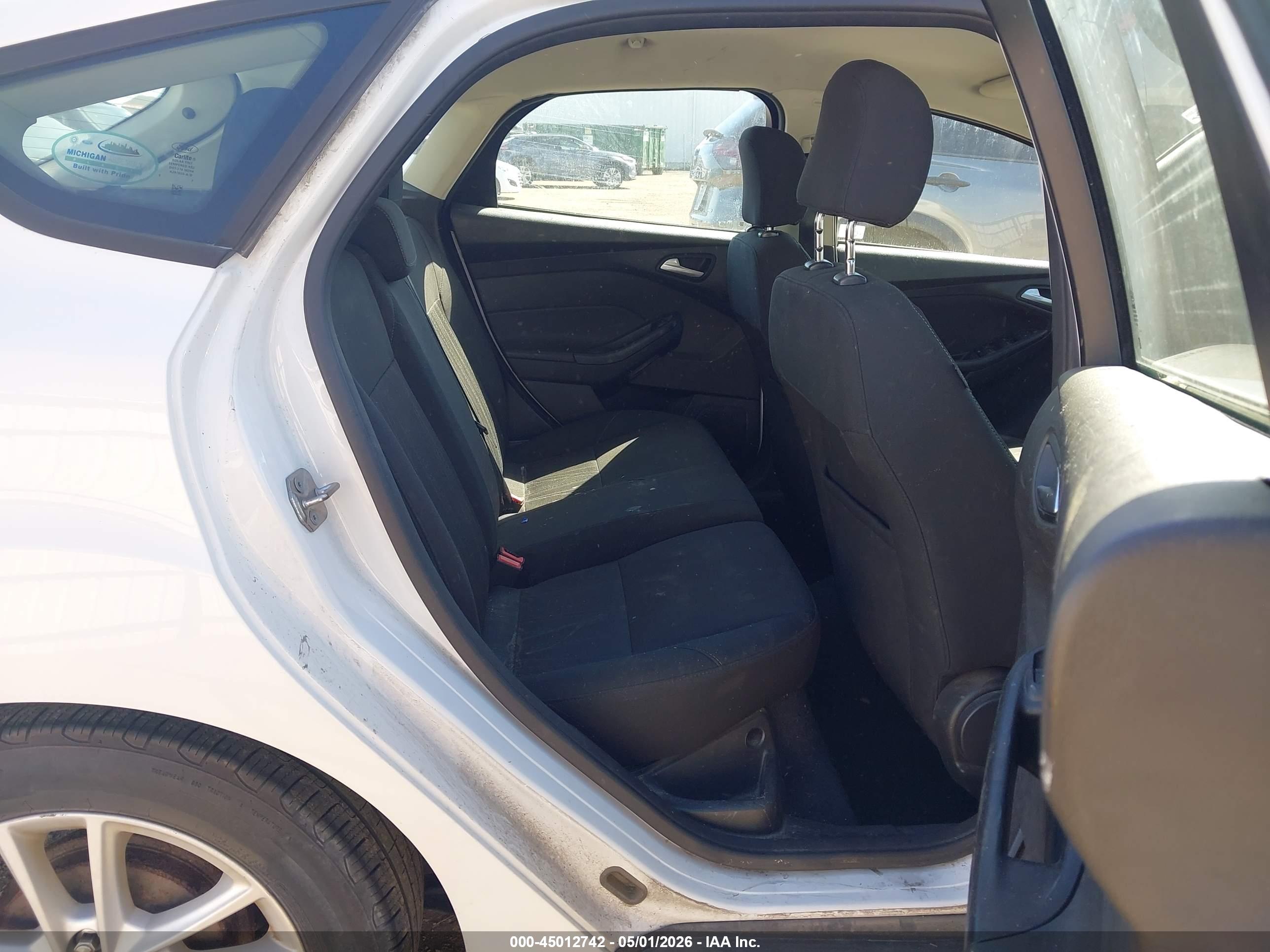 FORD FOCUS image 8