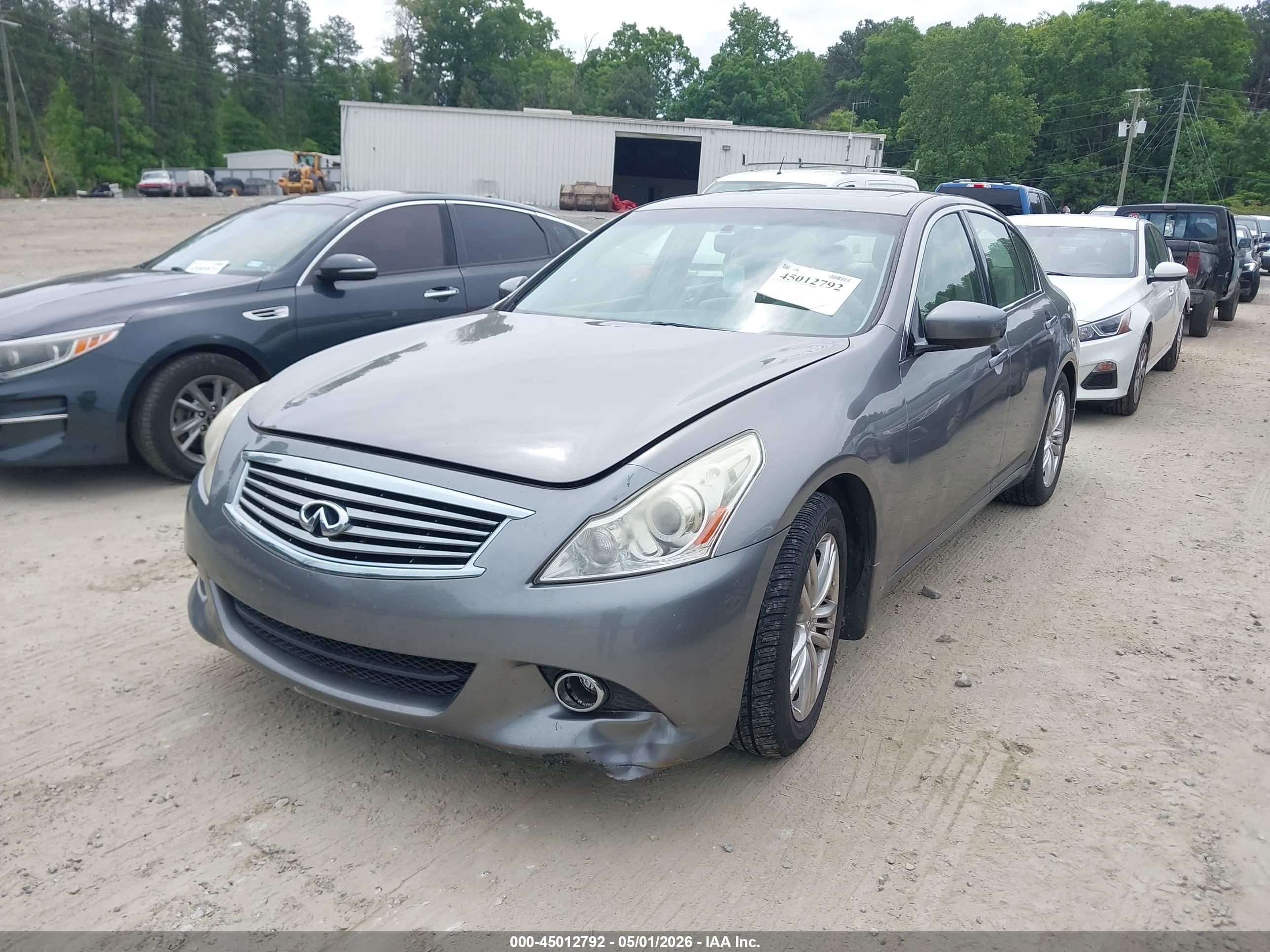 INFINITI G37 image 2