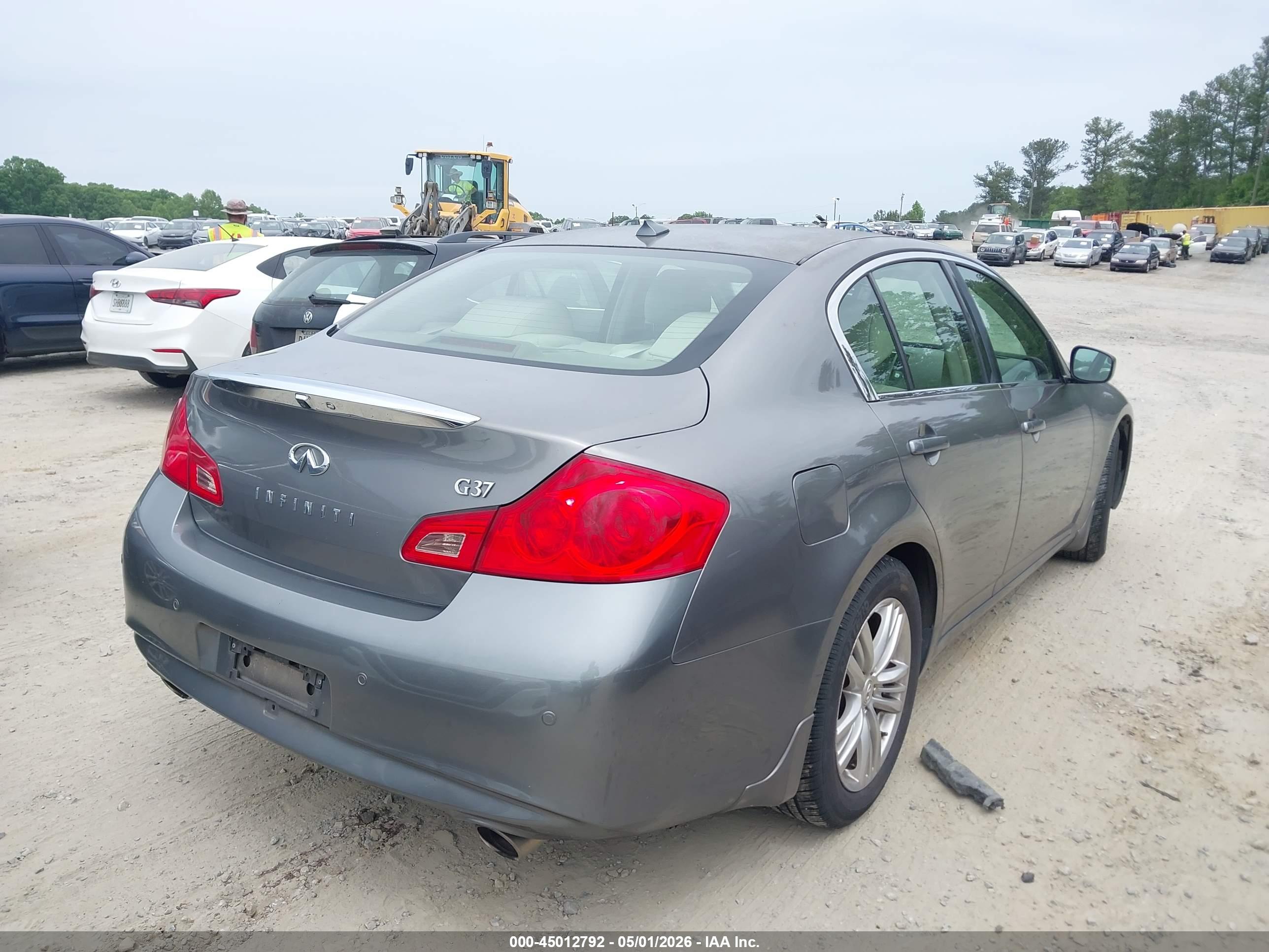 INFINITI G37 image 4