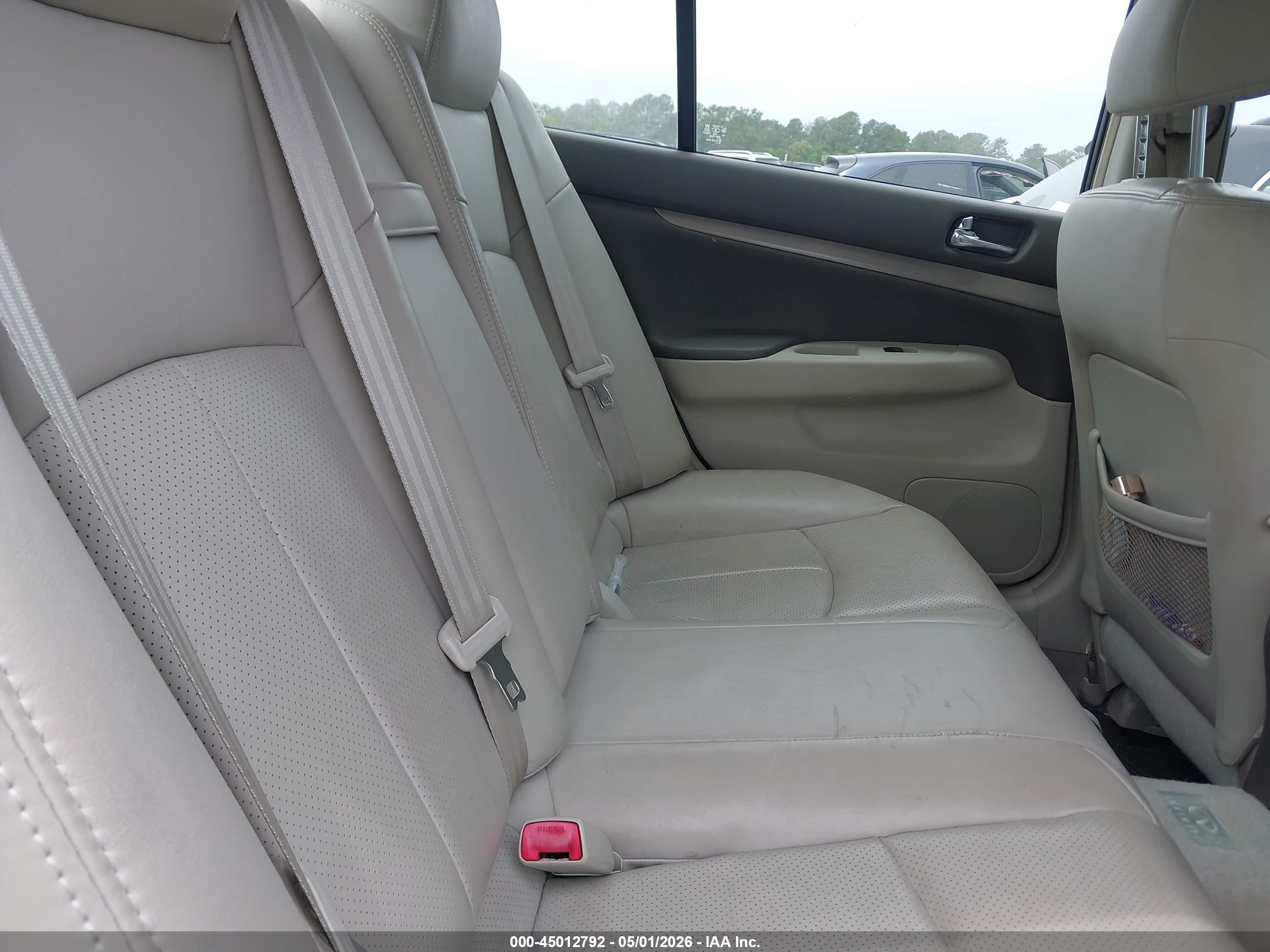 INFINITI G37 image 8