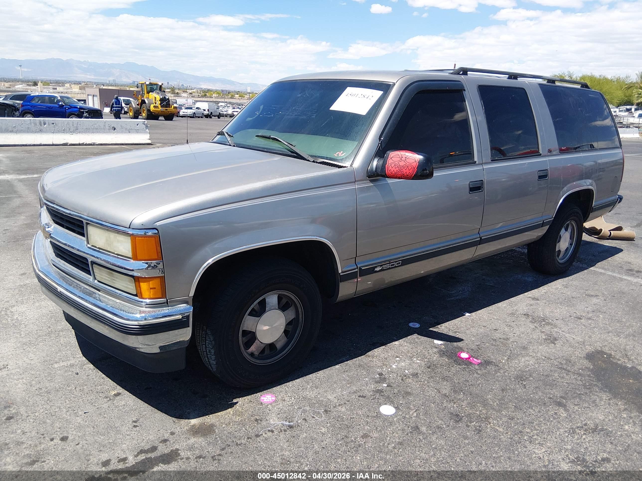 CHEVROLET SUBURBAN image 2