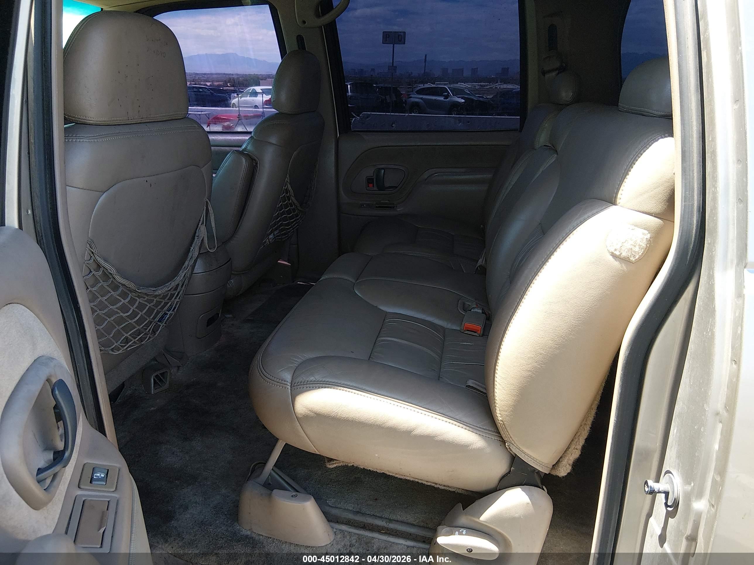 CHEVROLET SUBURBAN image 8