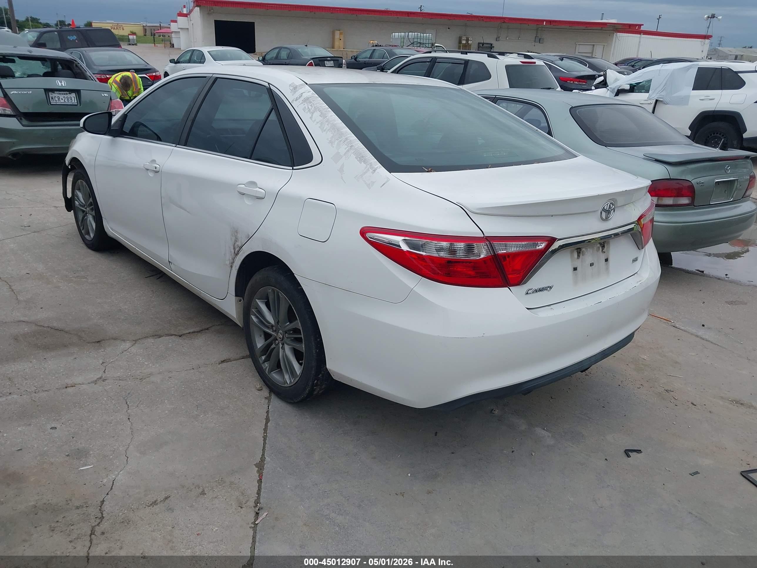 TOYOTA CAMRY image 3