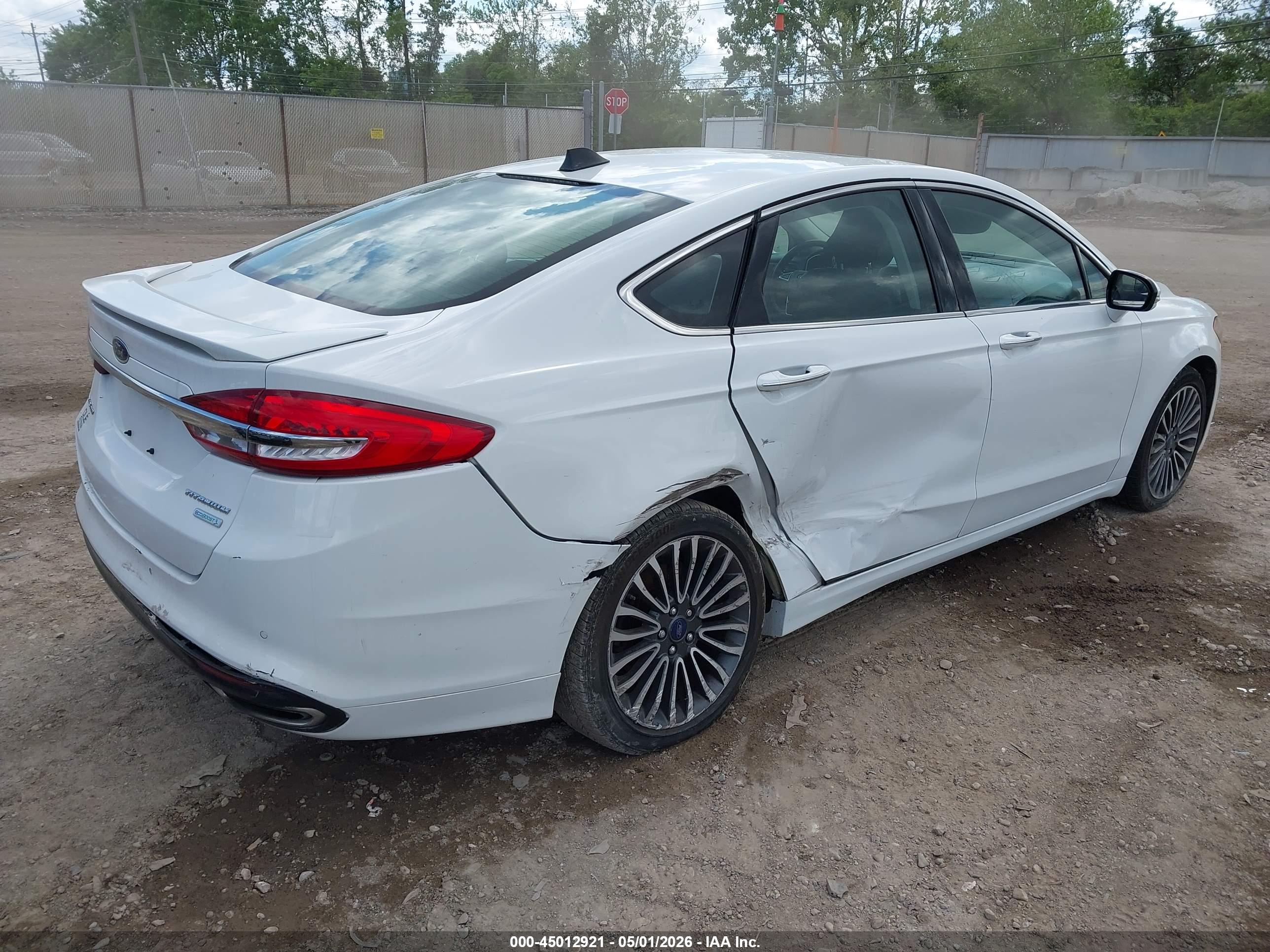 FORD FUSION image 4