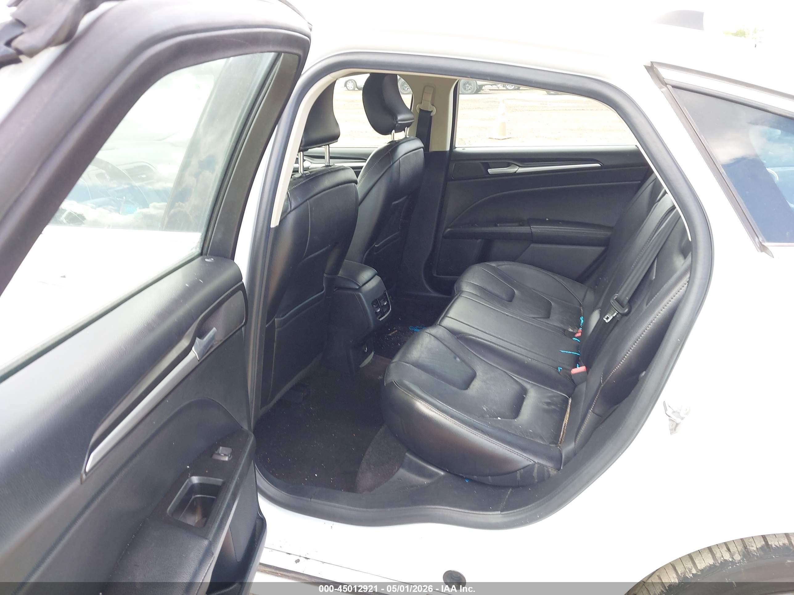 FORD FUSION image 8