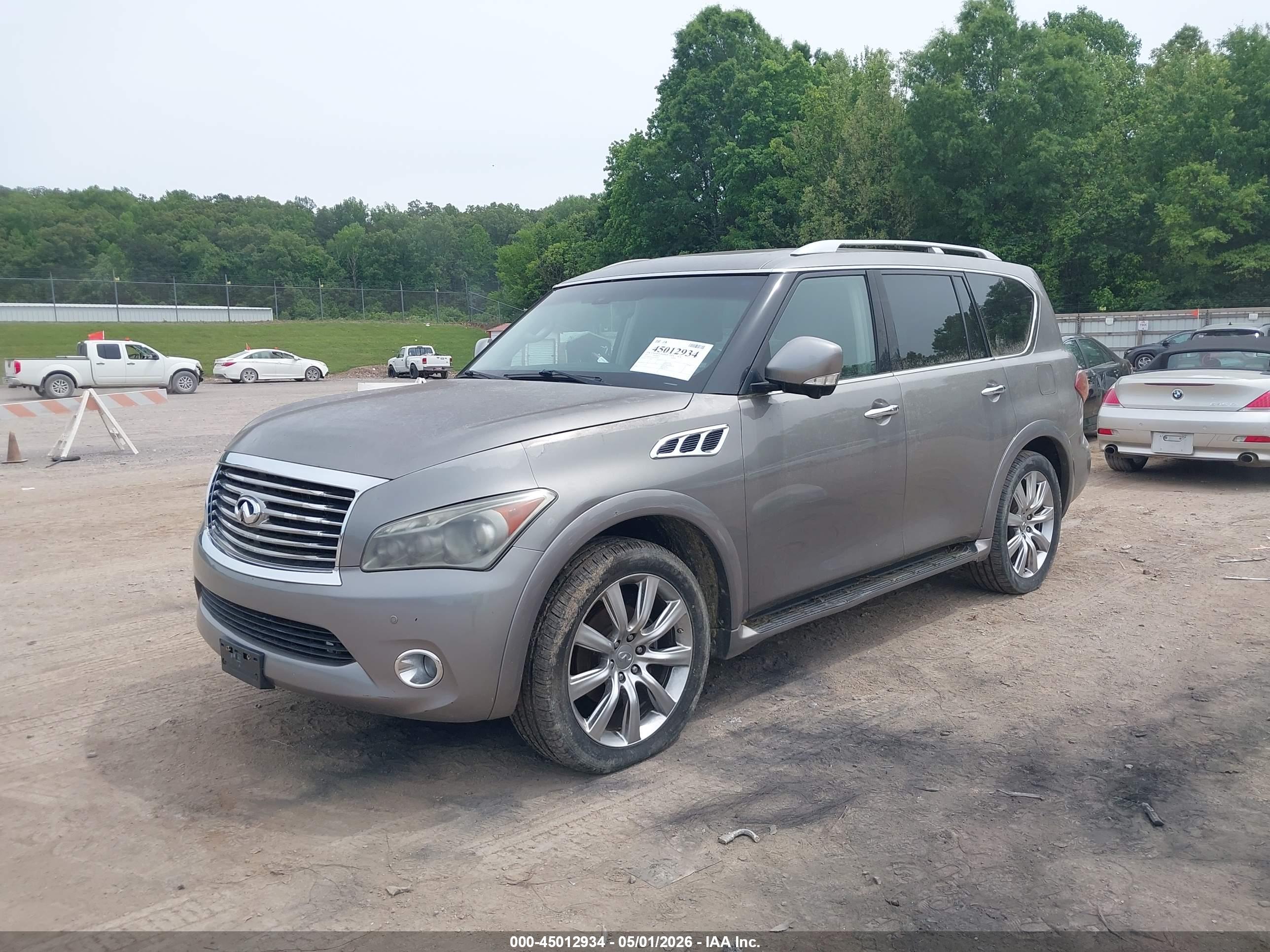 INFINITI QX56 image 2