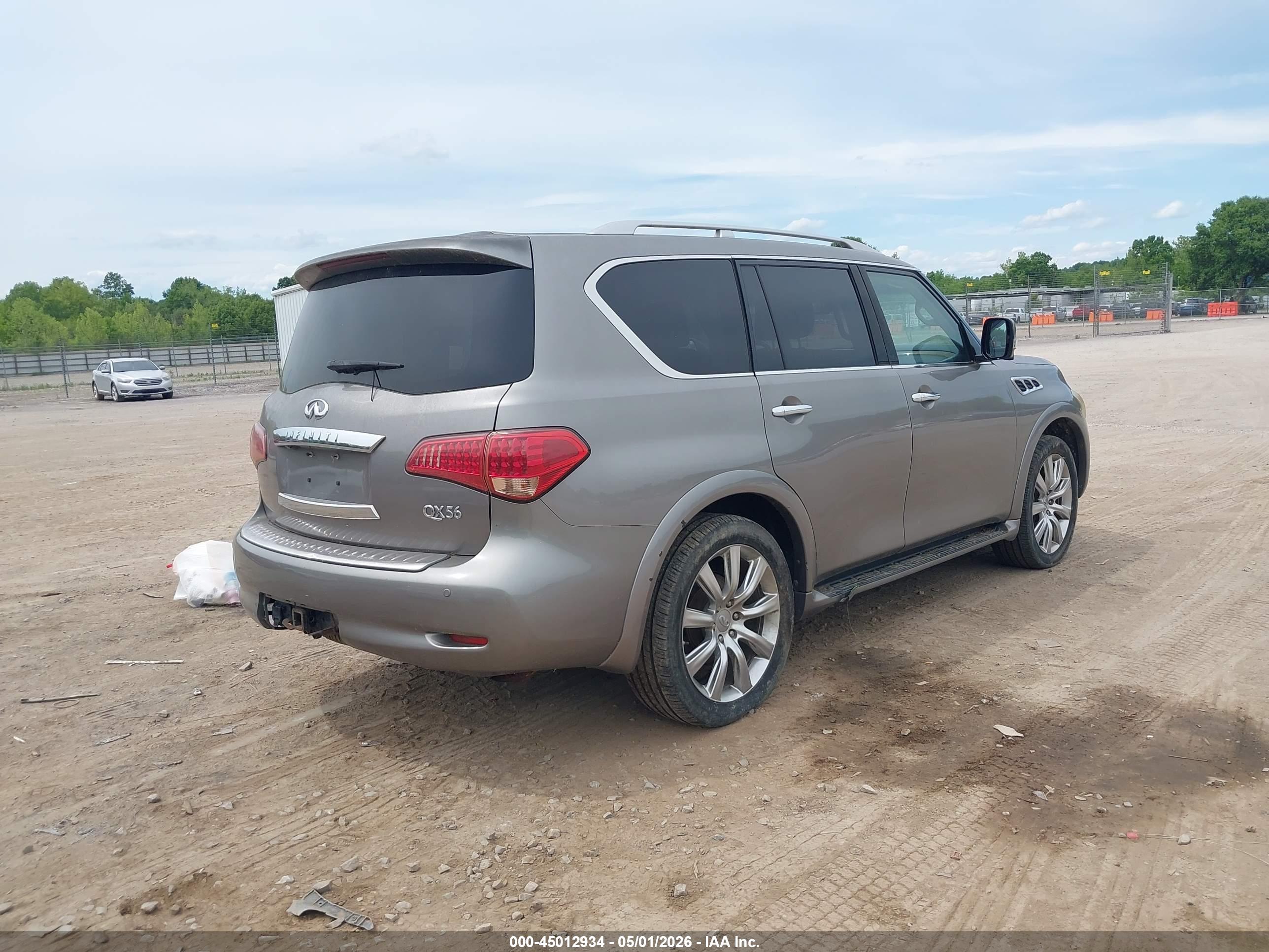 INFINITI QX56 image 4