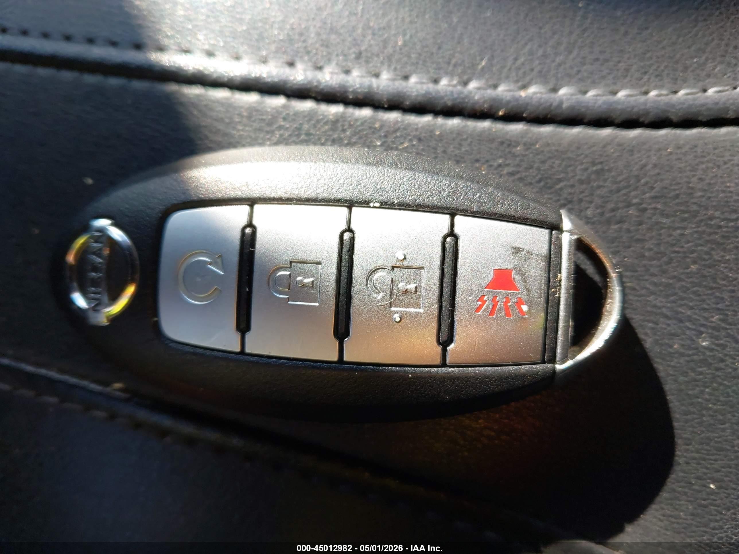 NISSAN ROGUE image 11