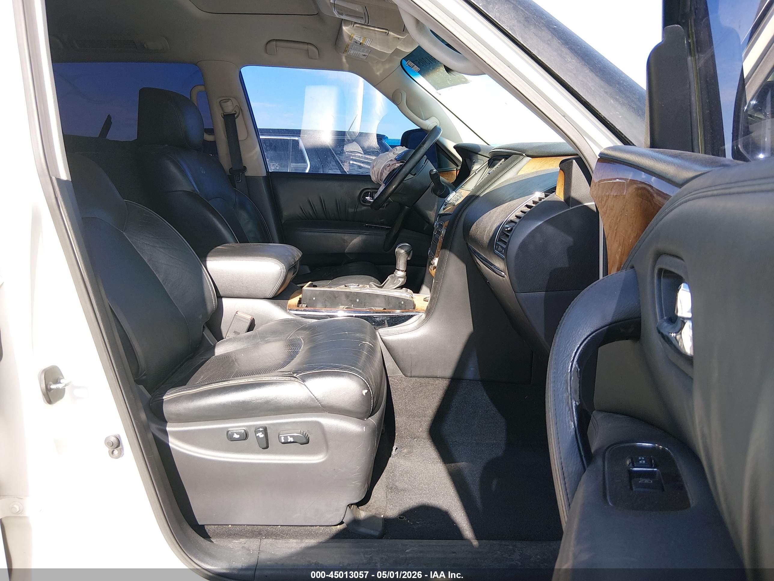 INFINITI QX56 image 5