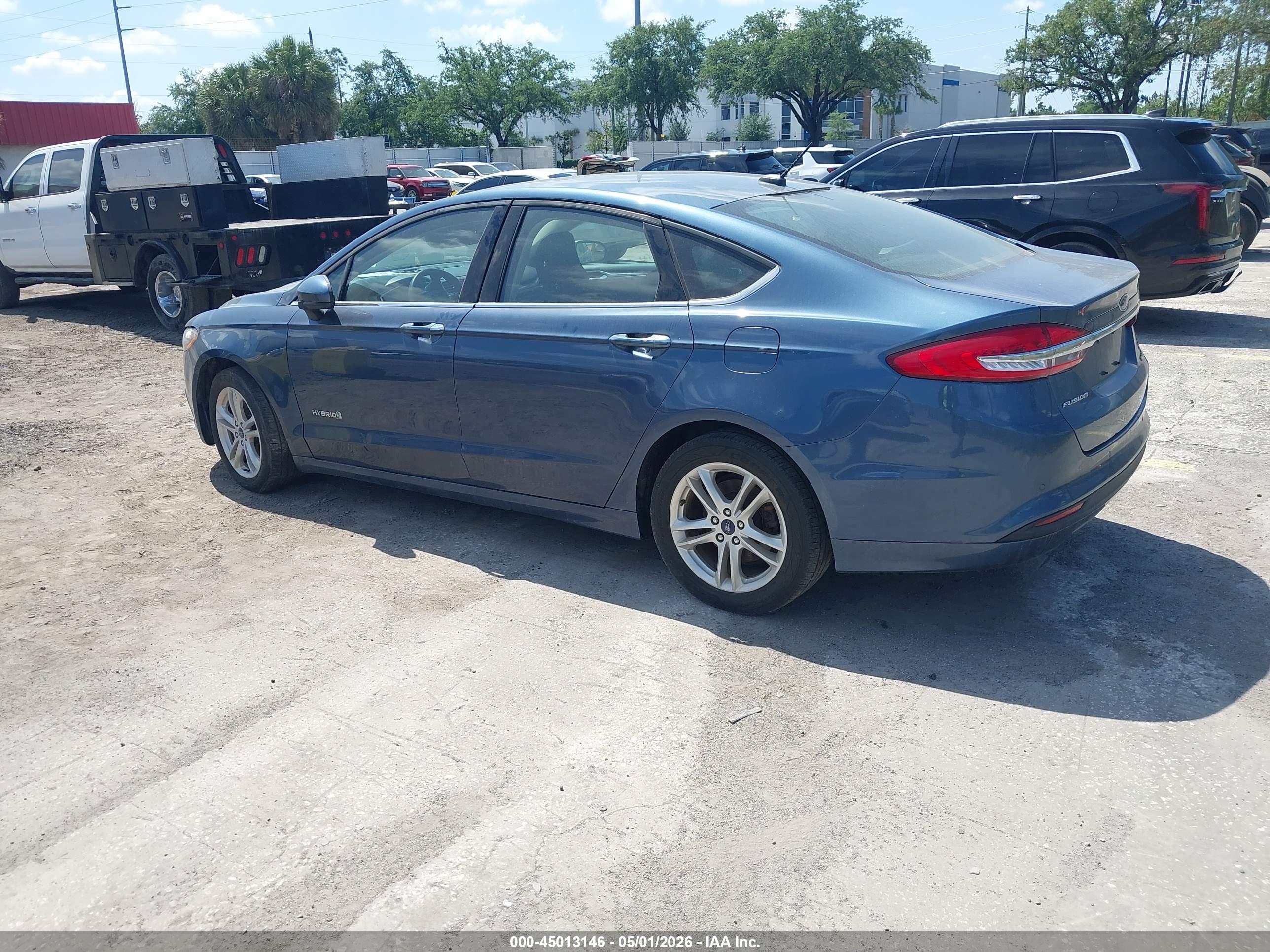 FORD FUSION image 3