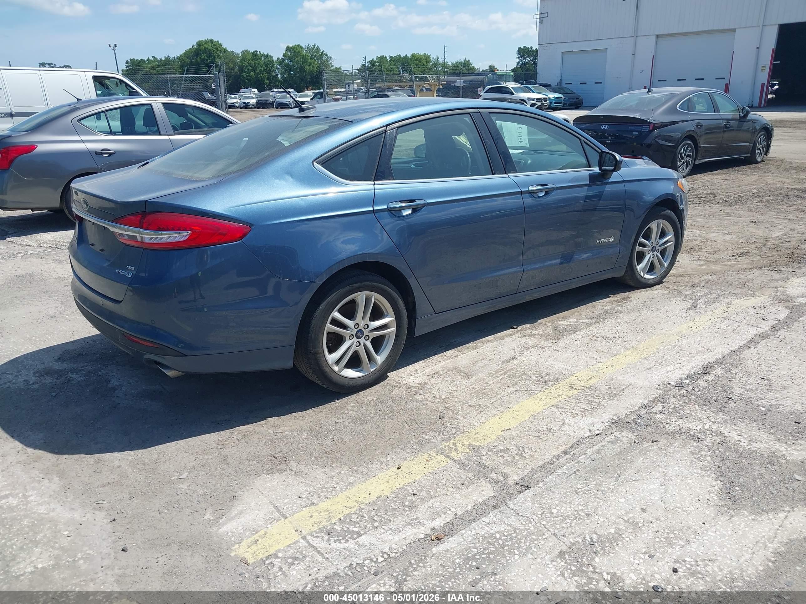 FORD FUSION image 4