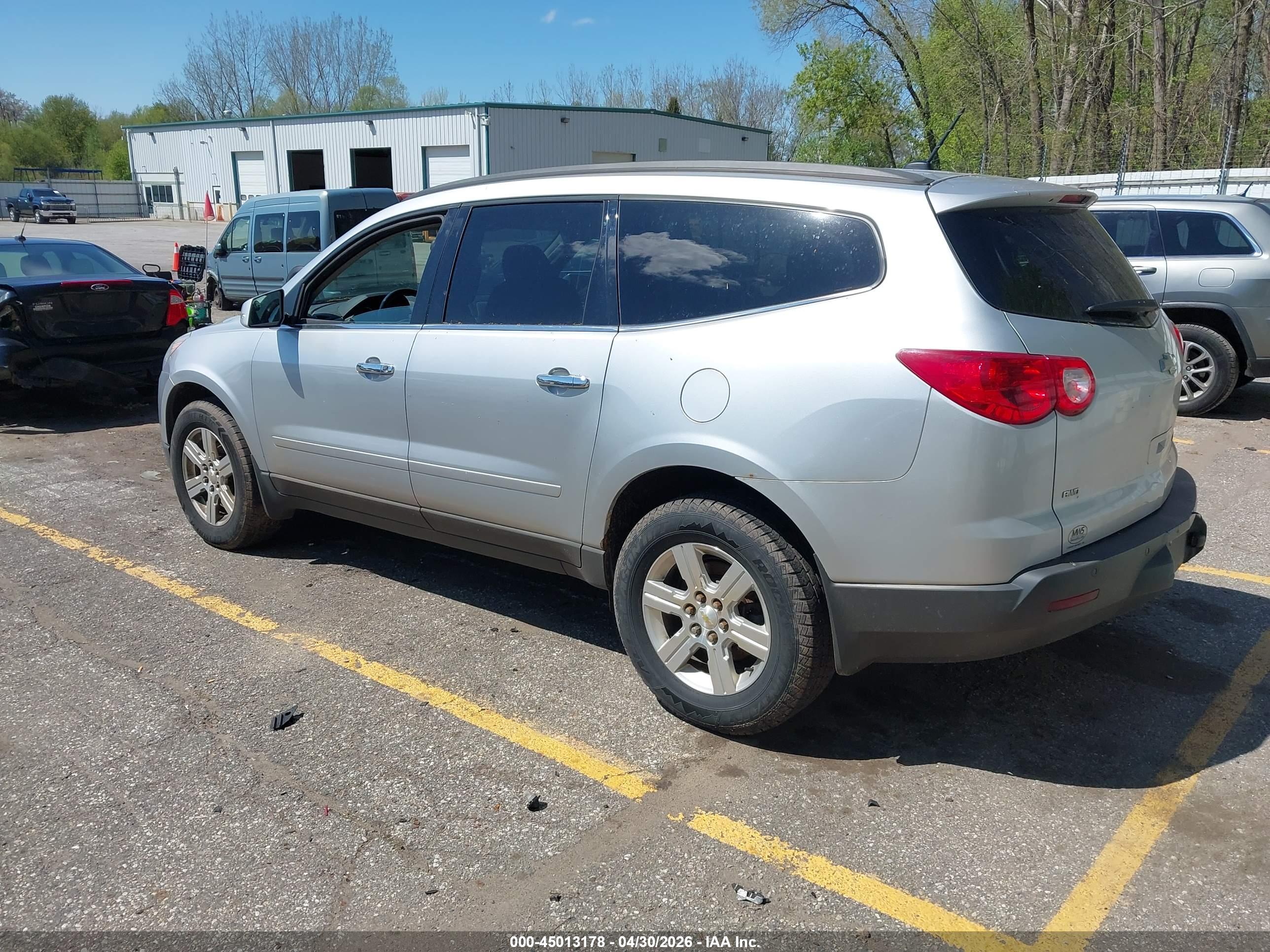 CHEVROLET TRAVERSE image 3