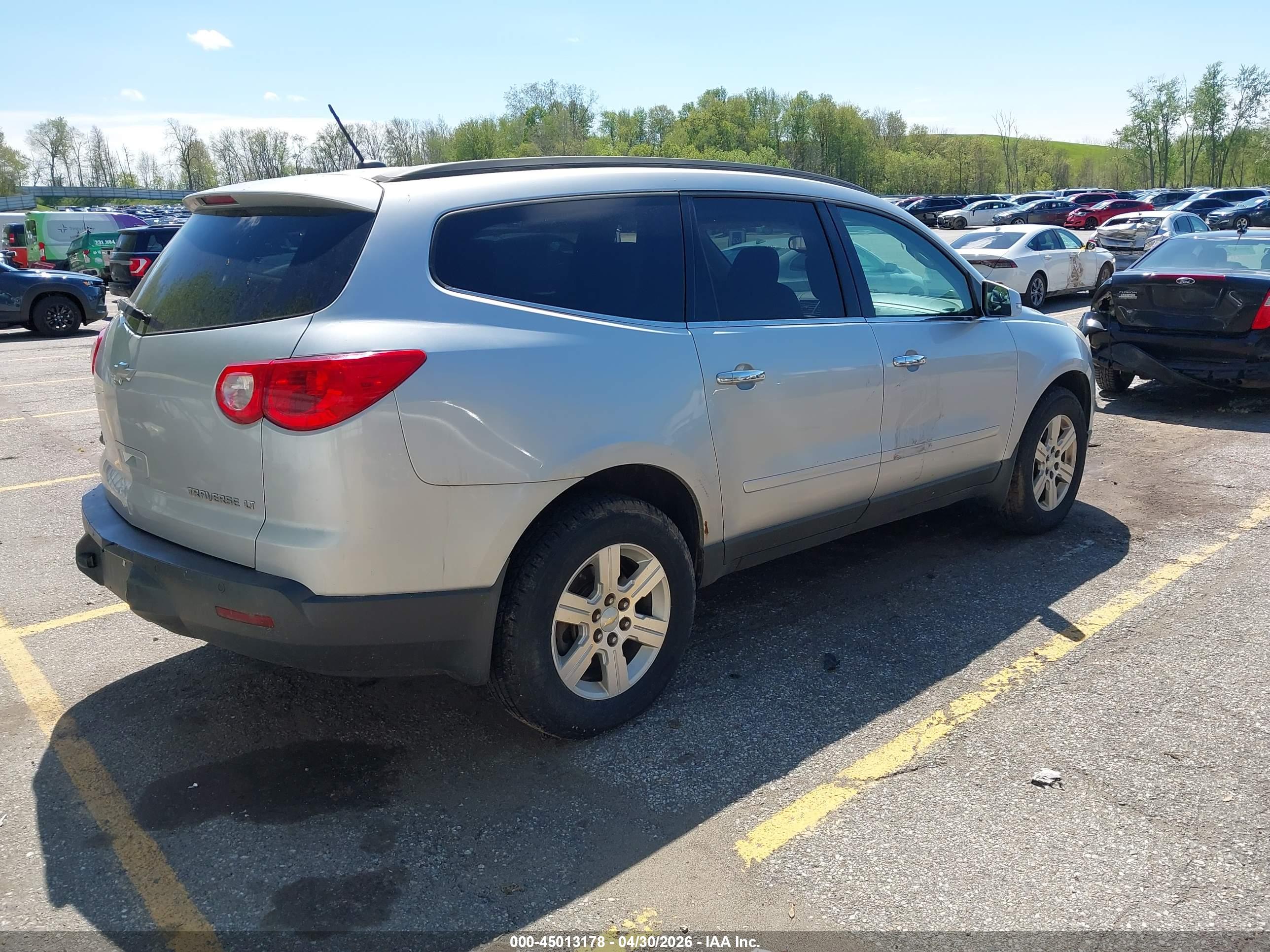 CHEVROLET TRAVERSE image 4