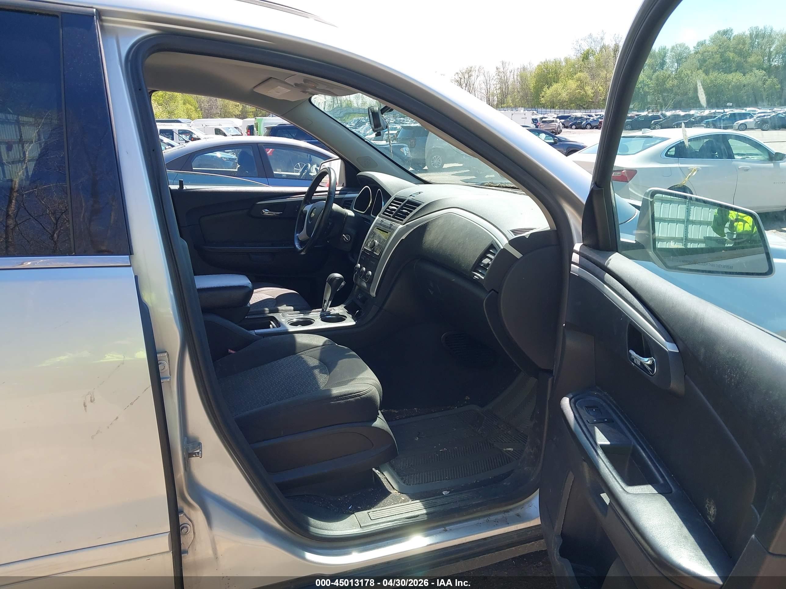 CHEVROLET TRAVERSE image 5
