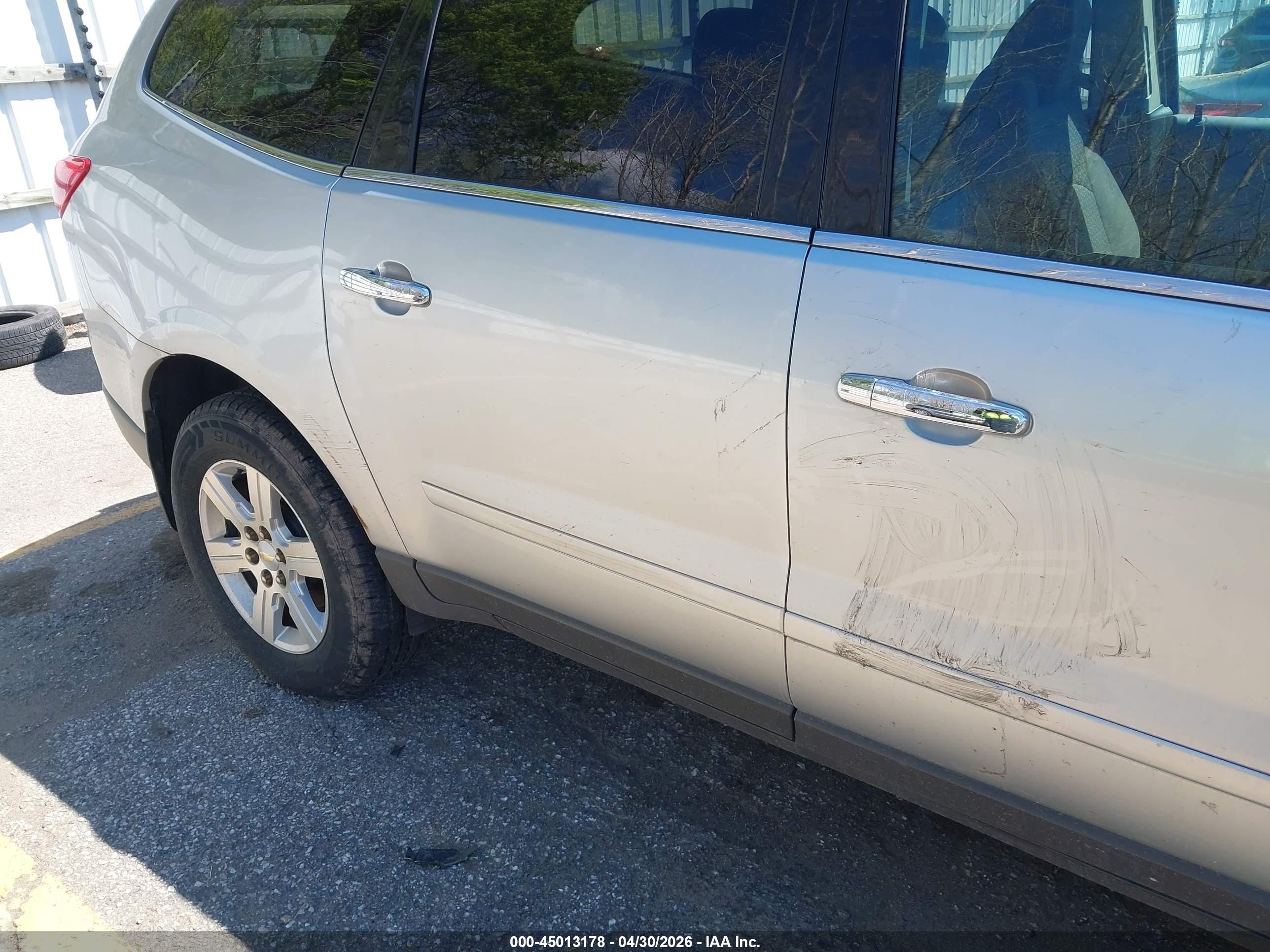 CHEVROLET TRAVERSE image 6