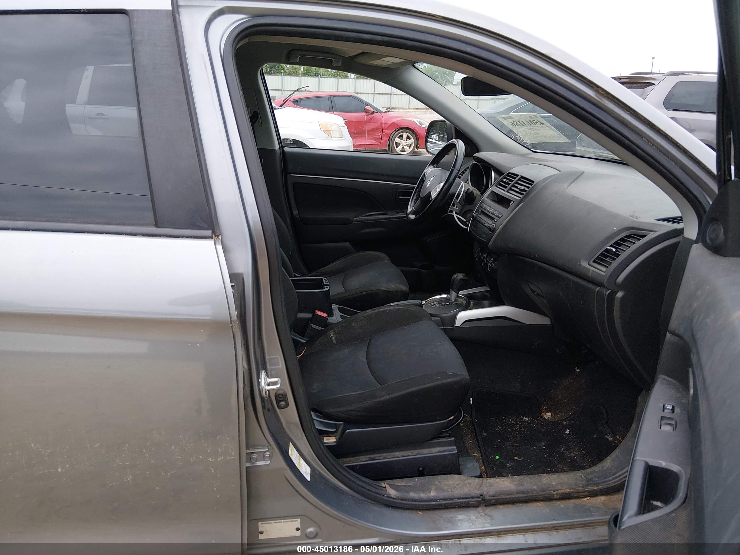 MITSUBISHI OUTLANDER image 5
