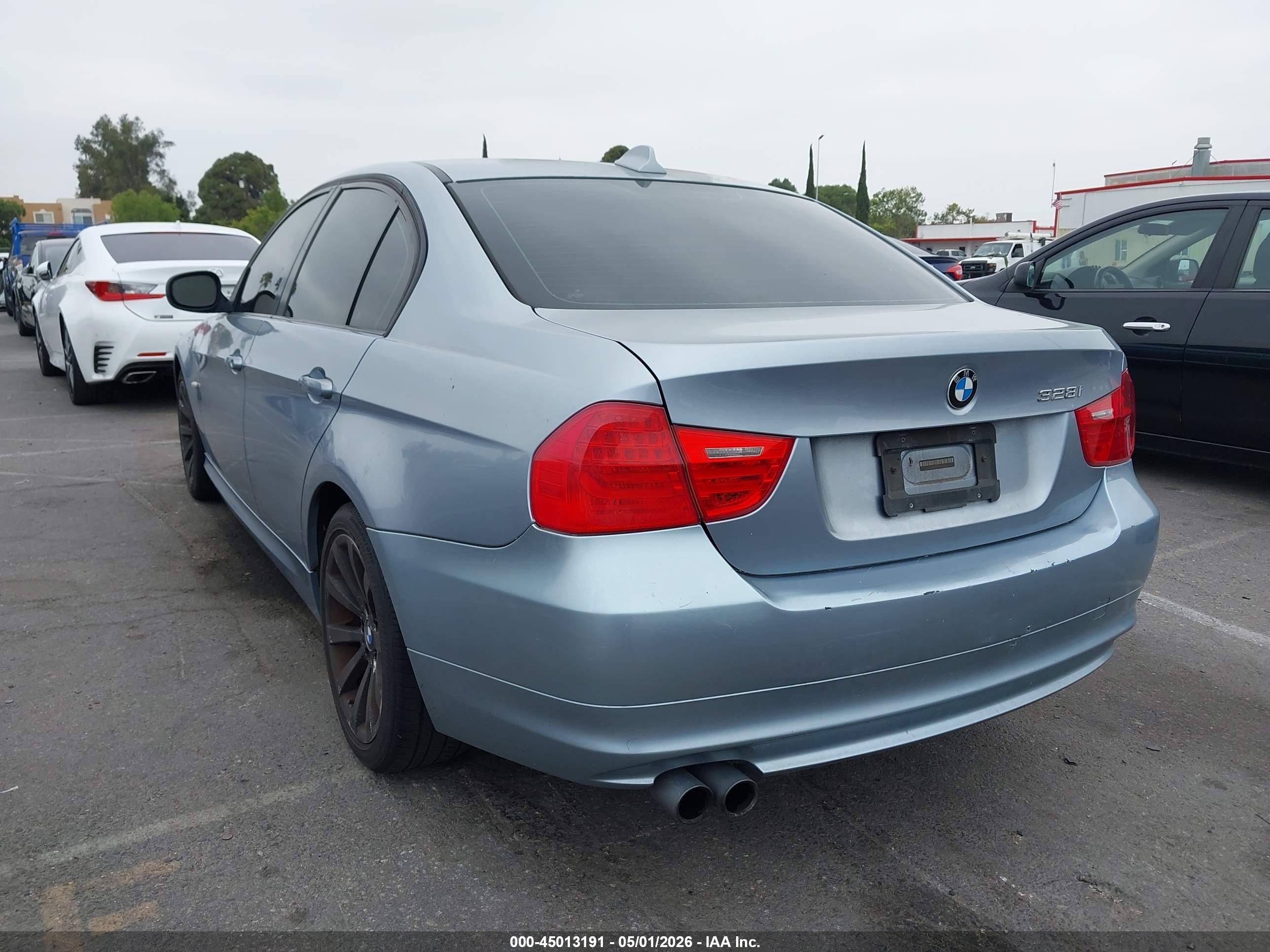 BMW 328I image 3