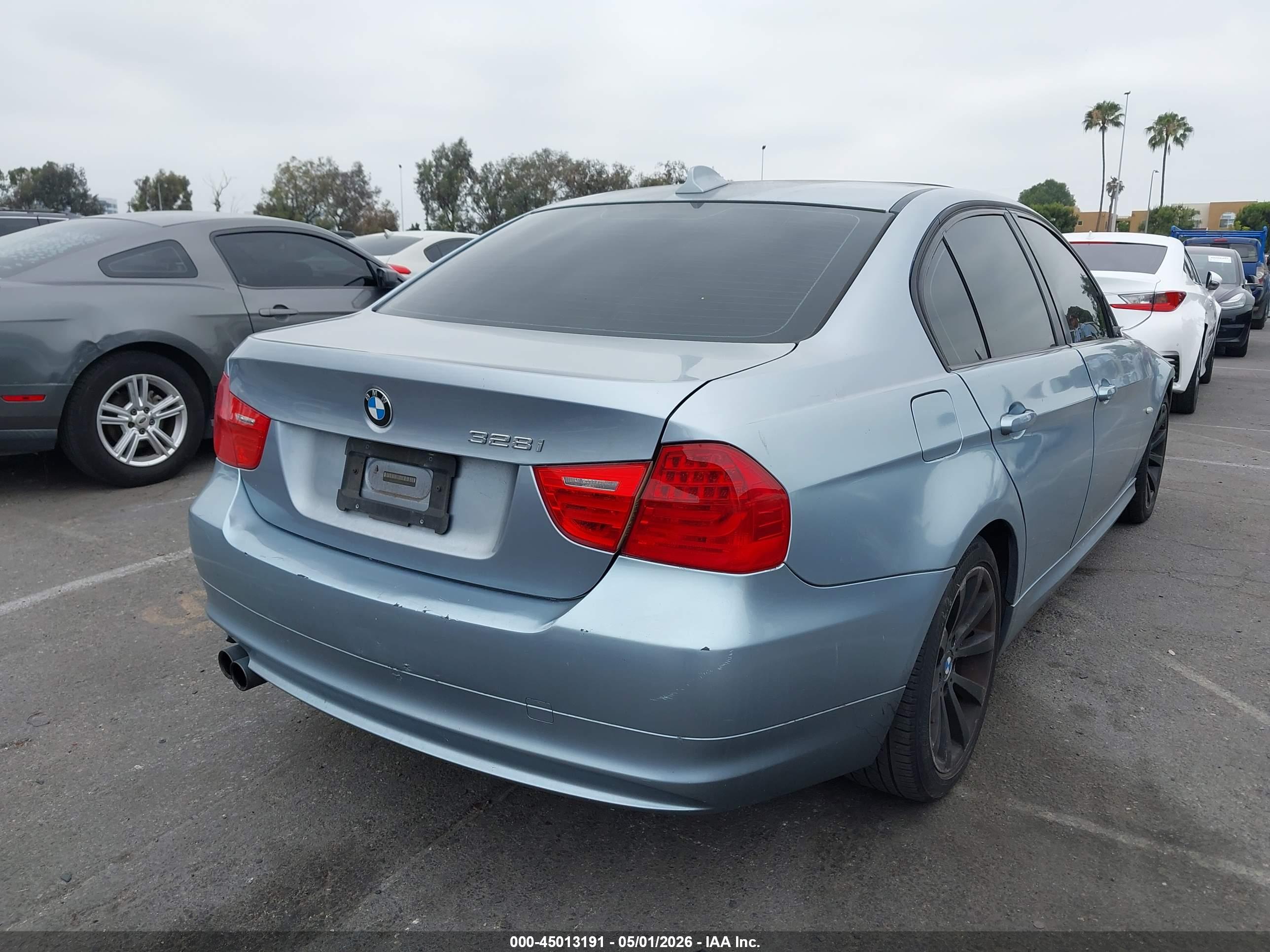 BMW 328I image 4