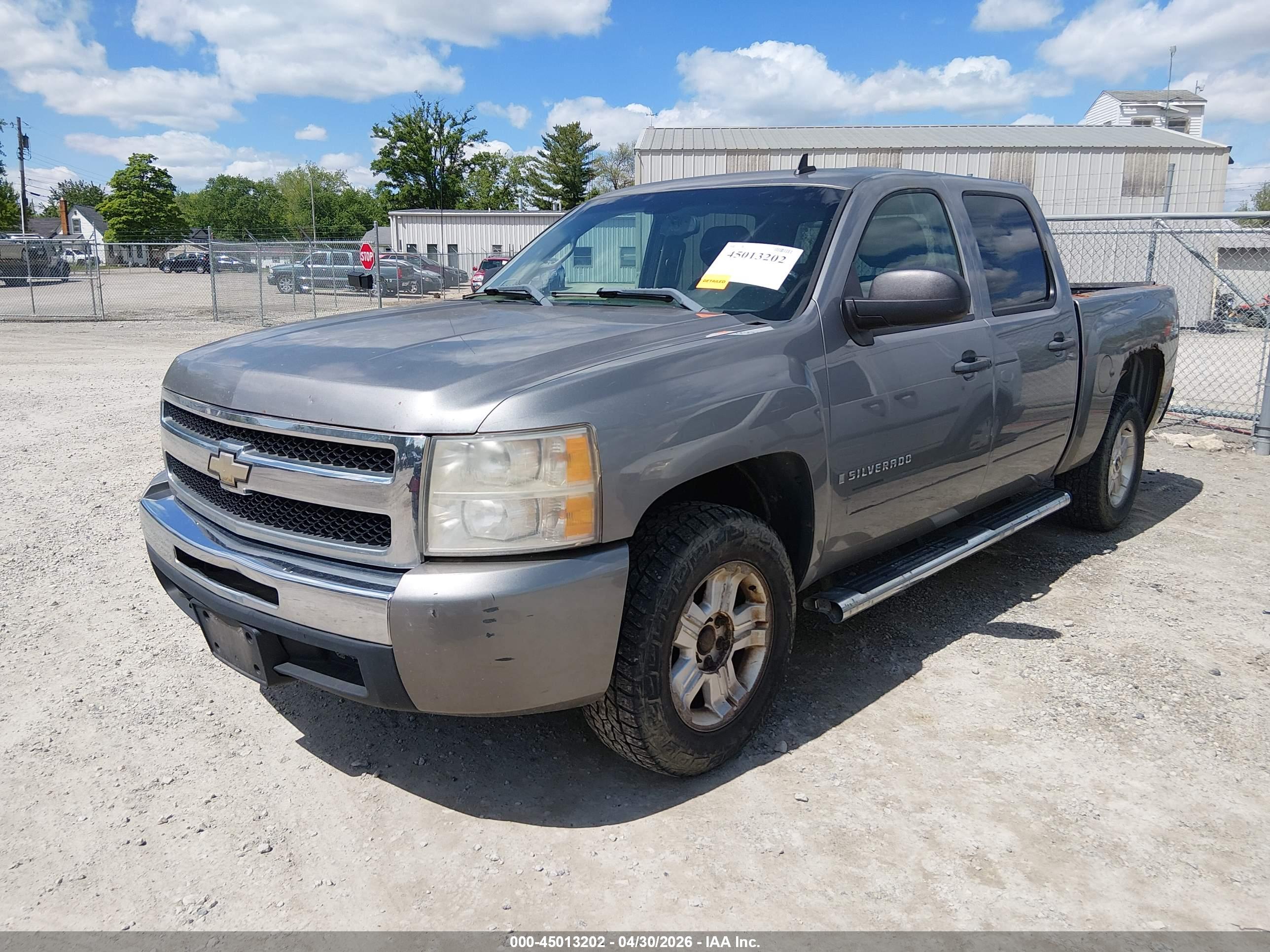 CHEVROLET SILVERADO image 2