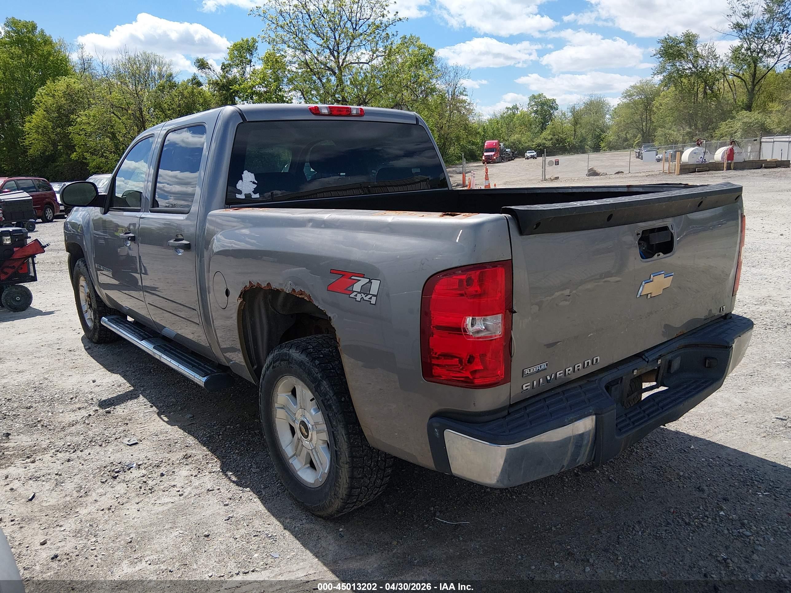 CHEVROLET SILVERADO image 3