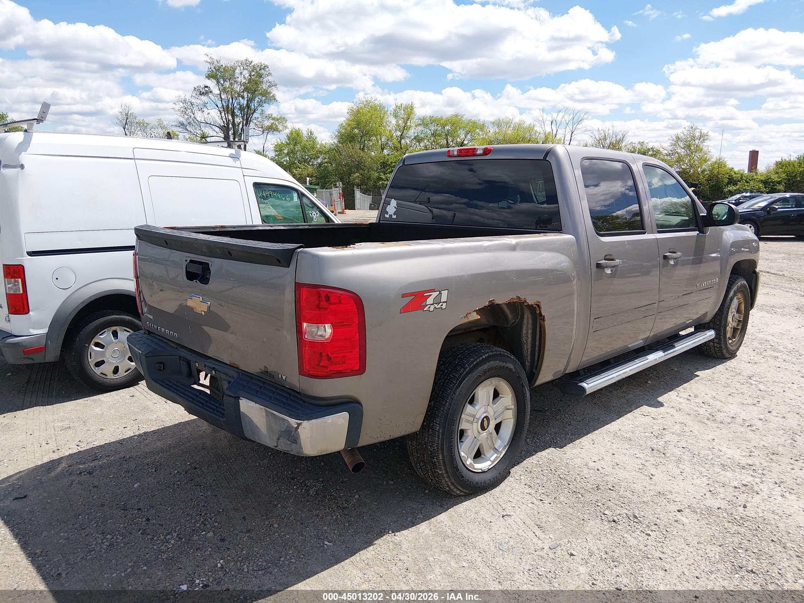 CHEVROLET SILVERADO image 4