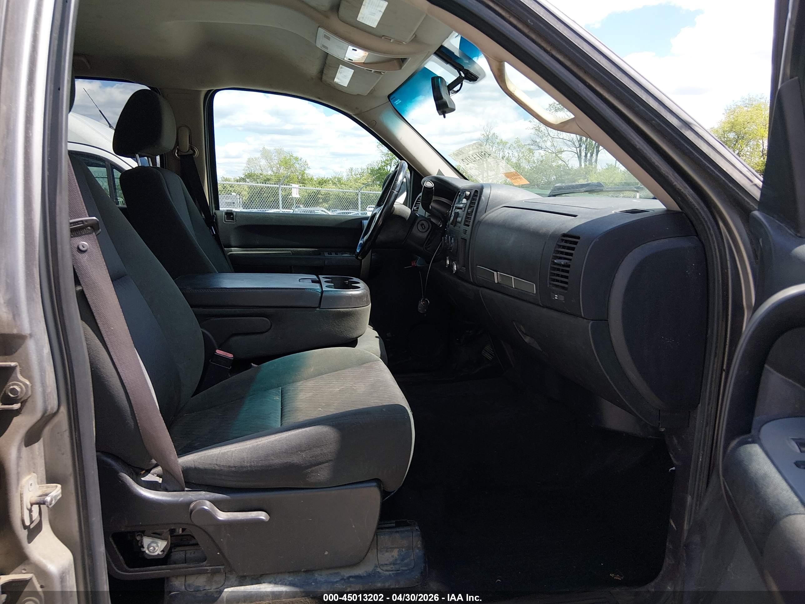 CHEVROLET SILVERADO image 5