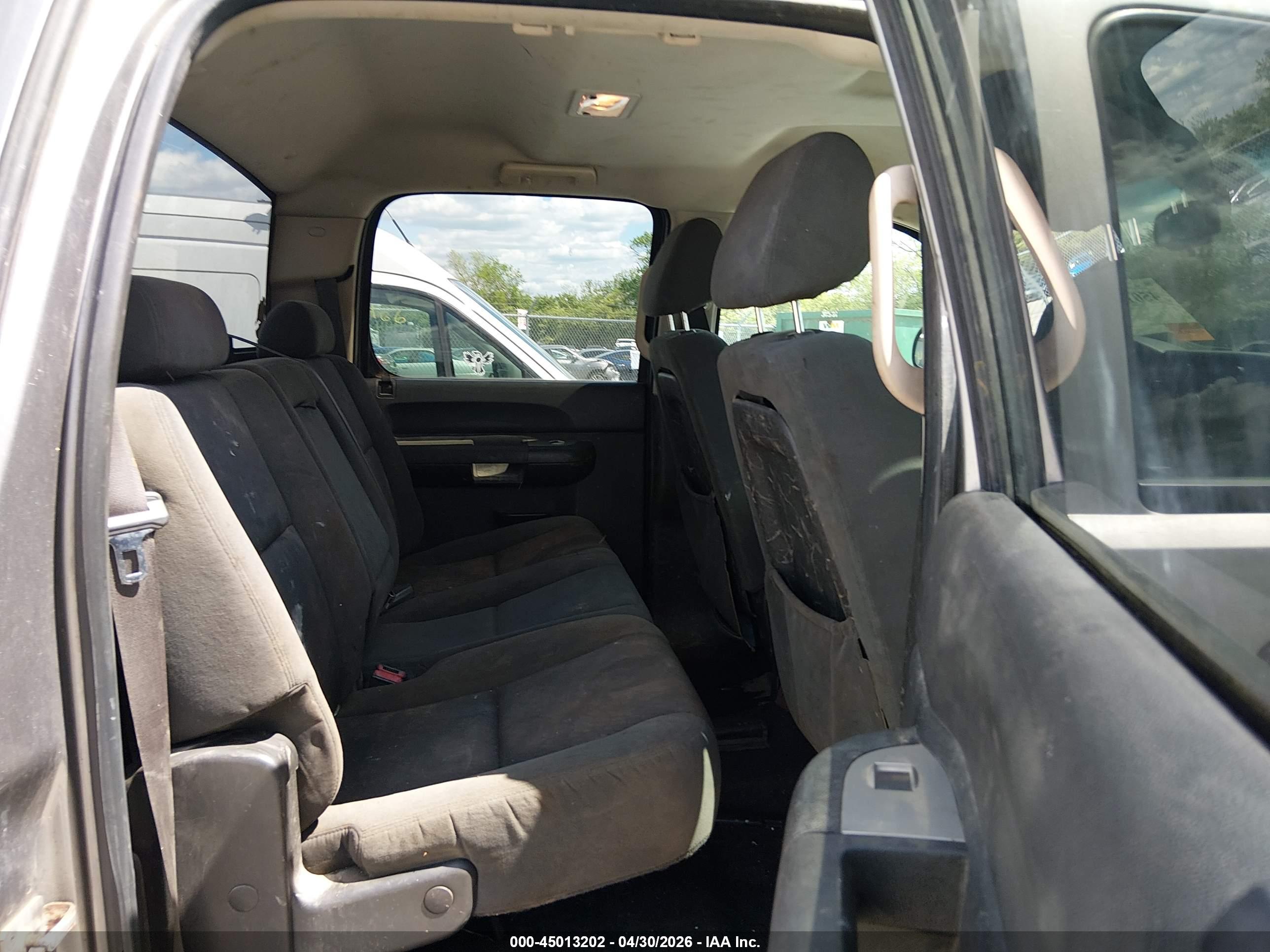 CHEVROLET SILVERADO image 8