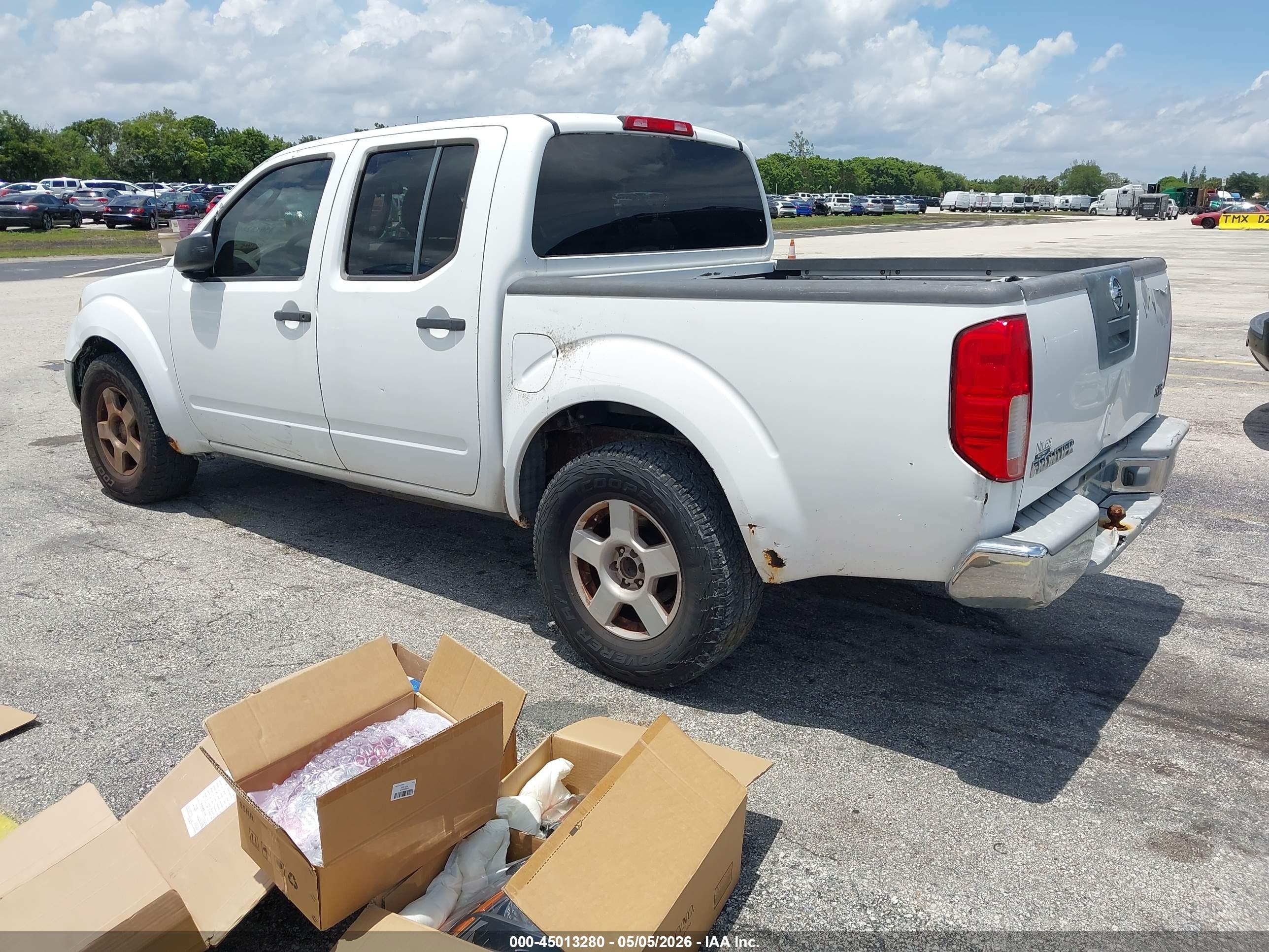 NISSAN FRONTIER image 3
