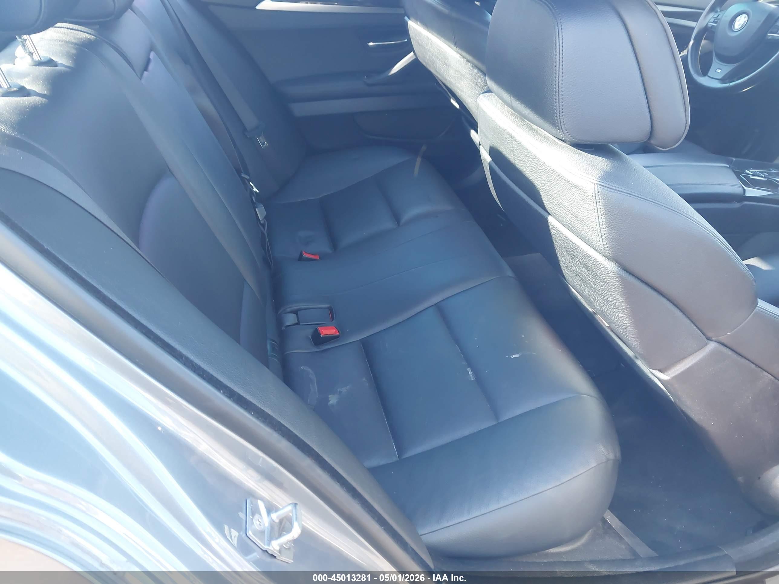BMW 550I image 8