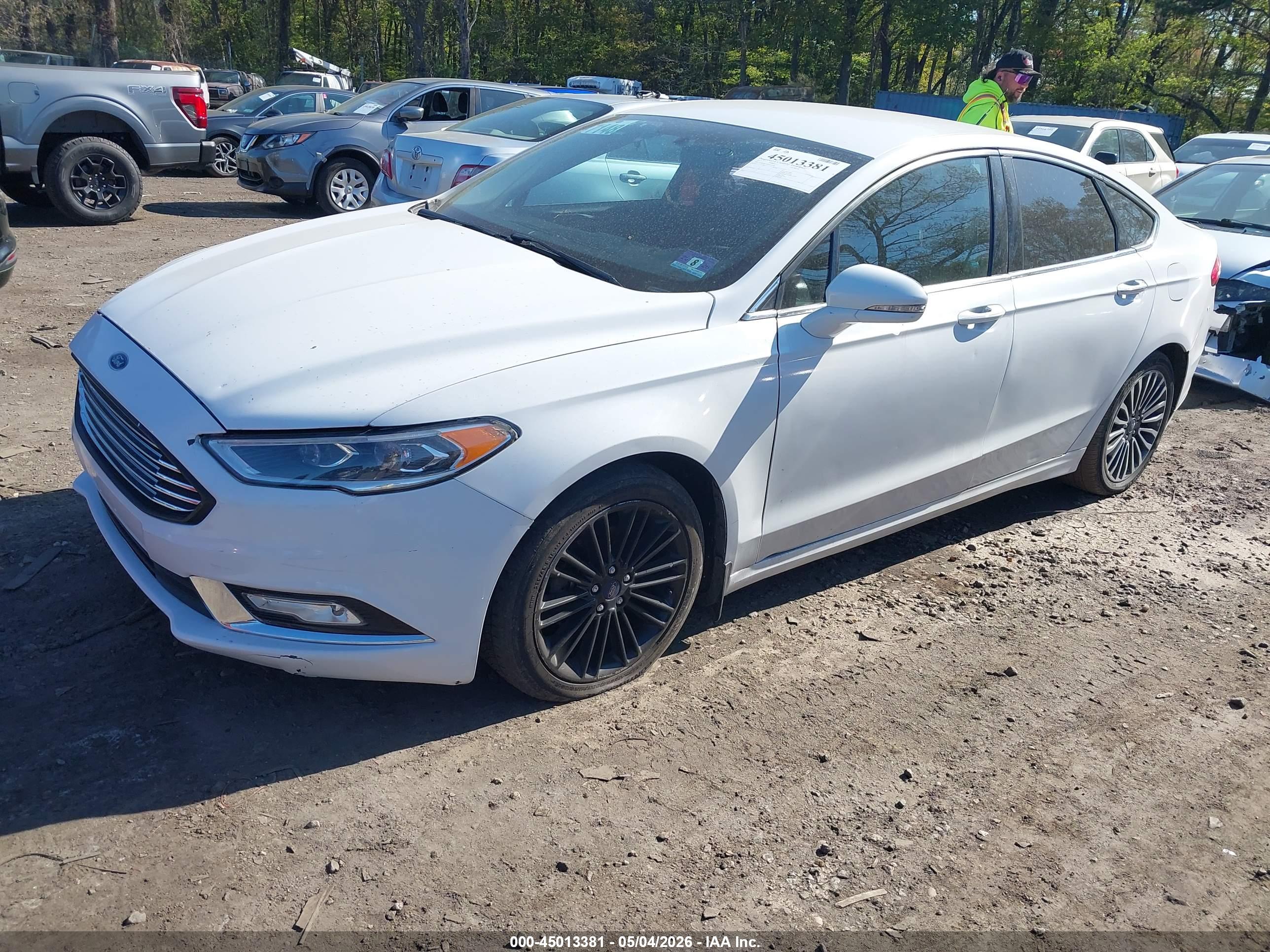 FORD FUSION image 2