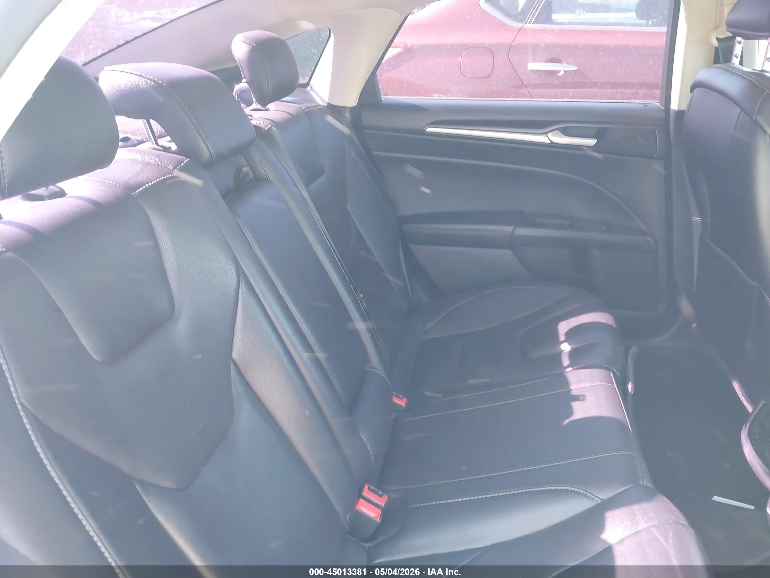 FORD FUSION image 8