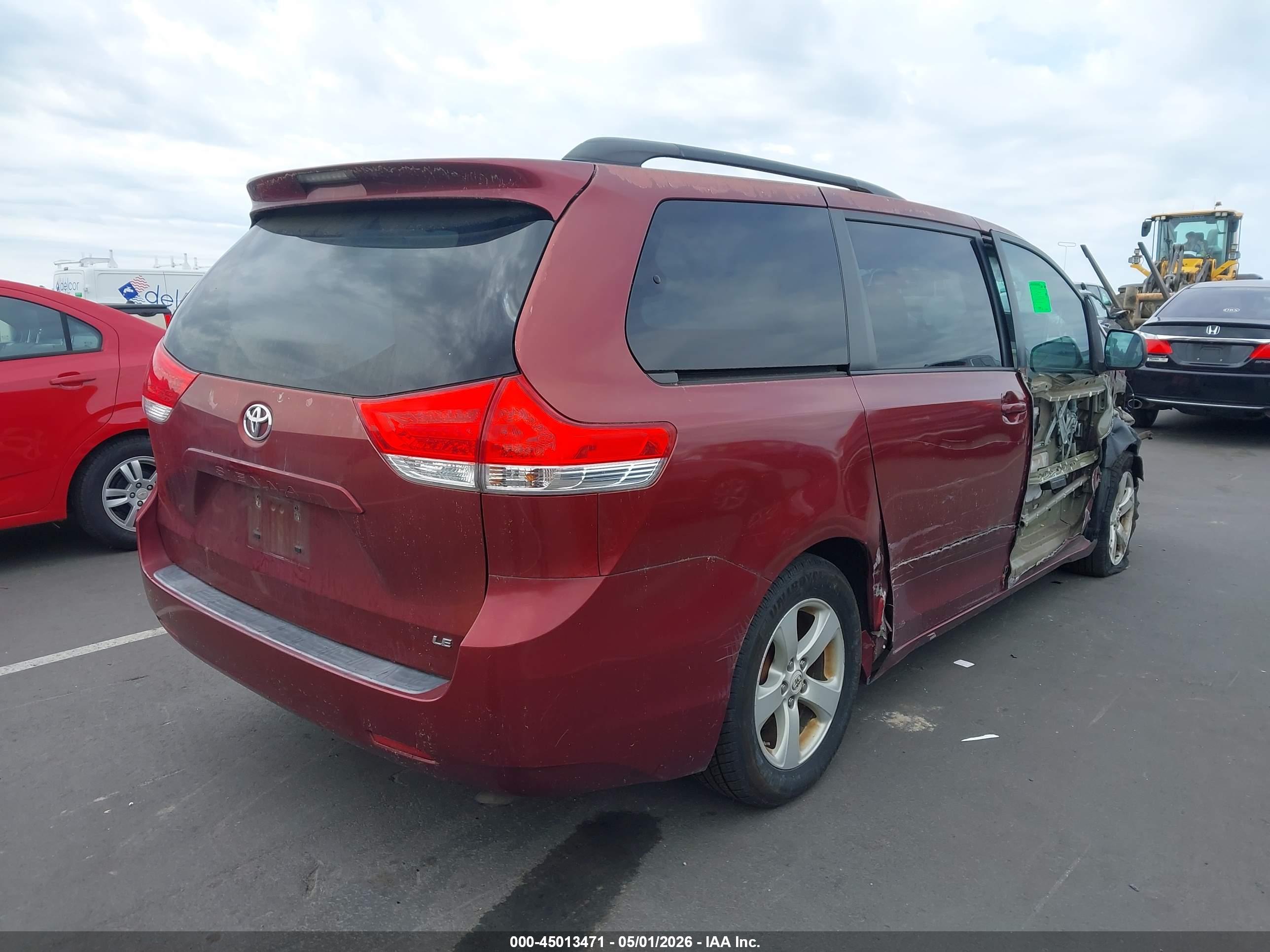 TOYOTA SIENNA image 4