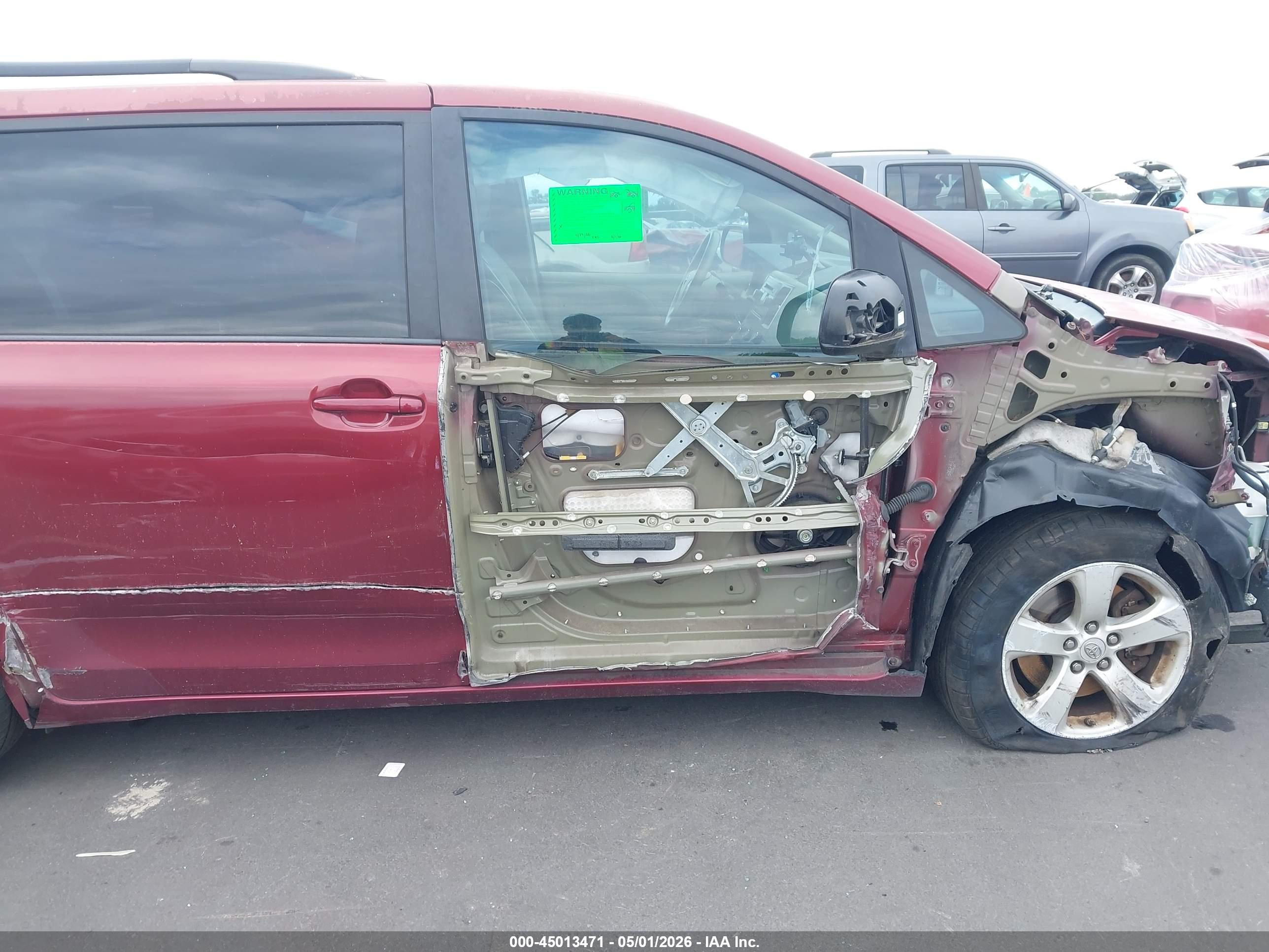 TOYOTA SIENNA image 6