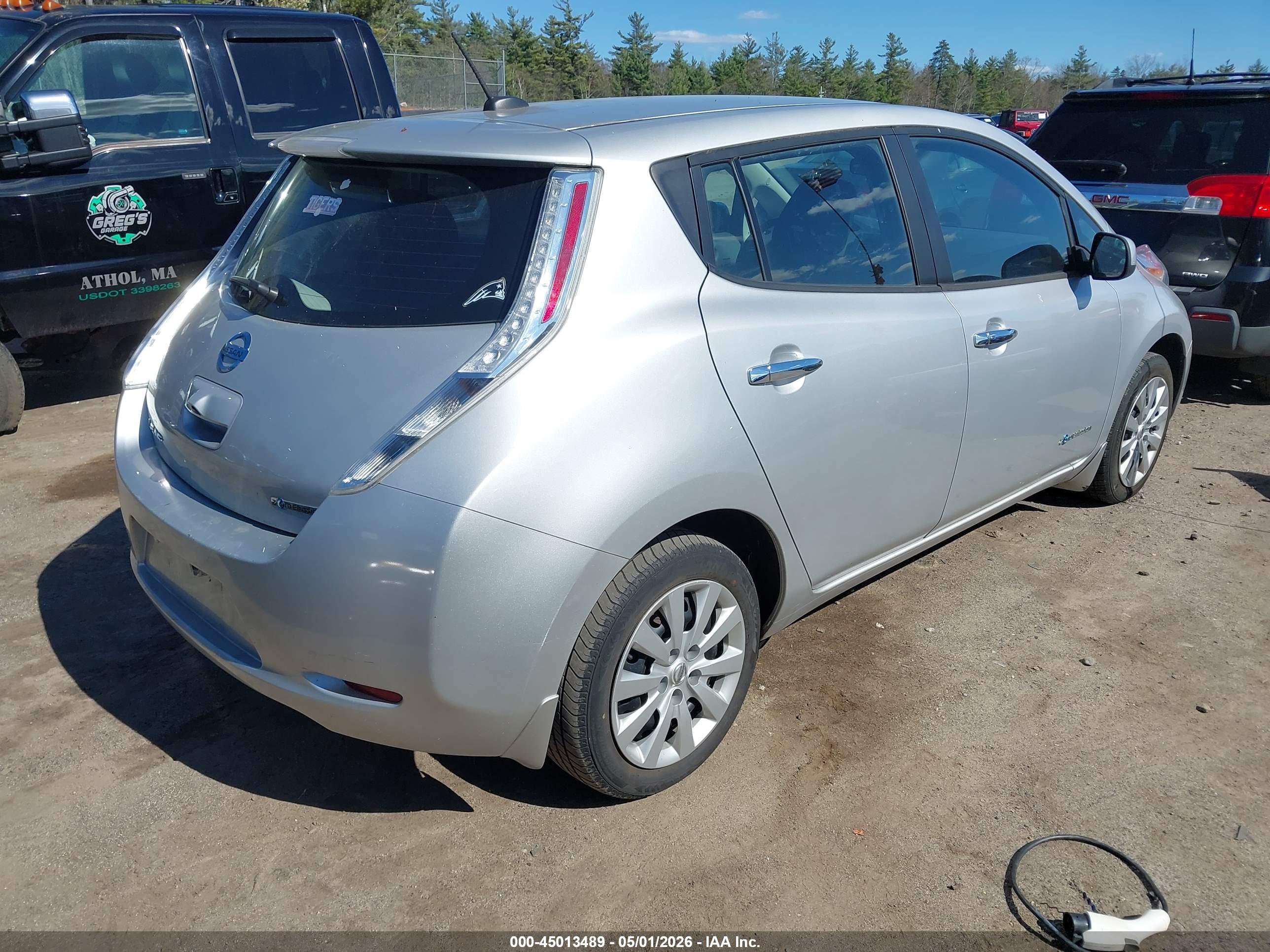 NISSAN LEAF image 4