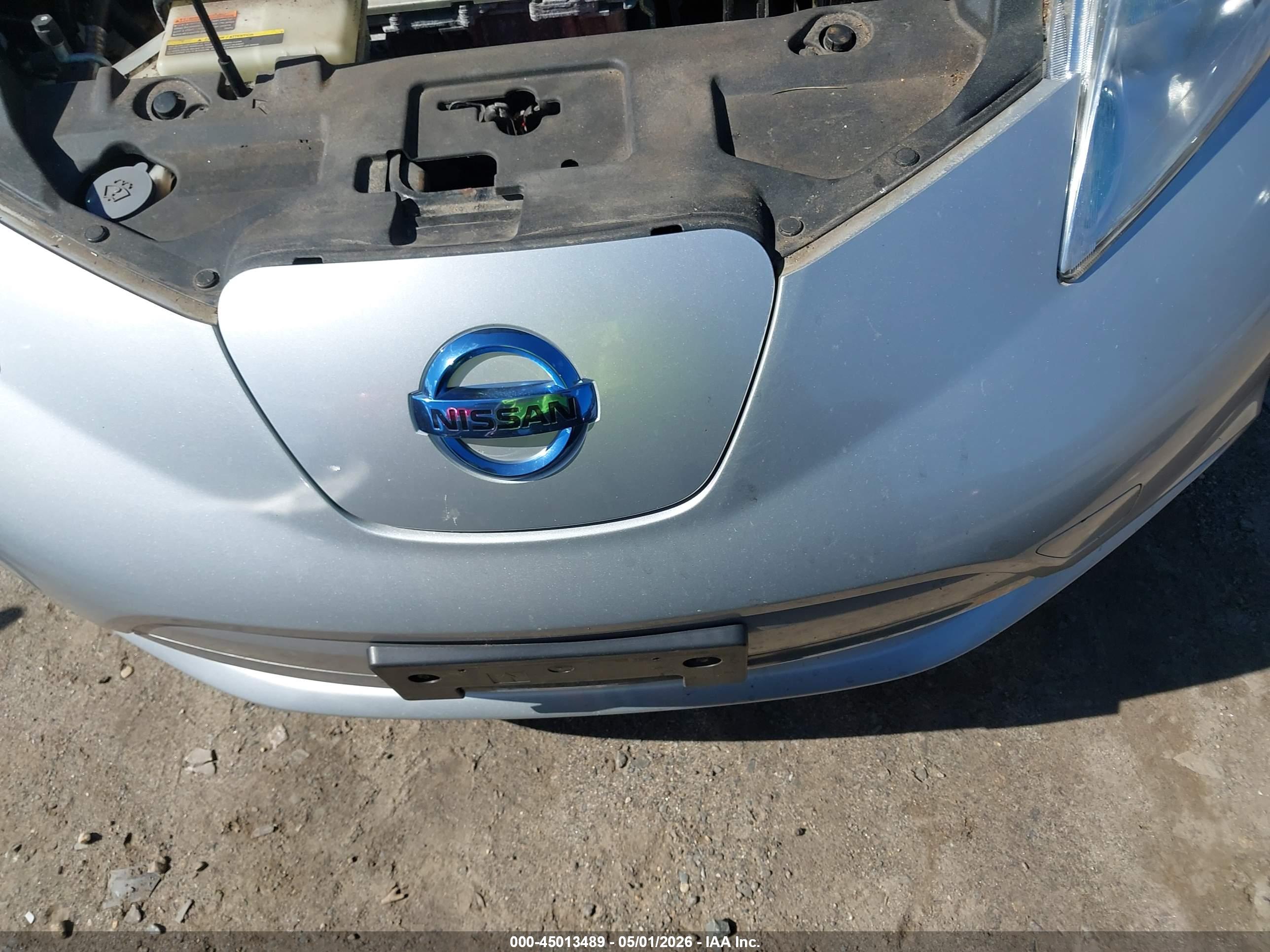 NISSAN LEAF image 6