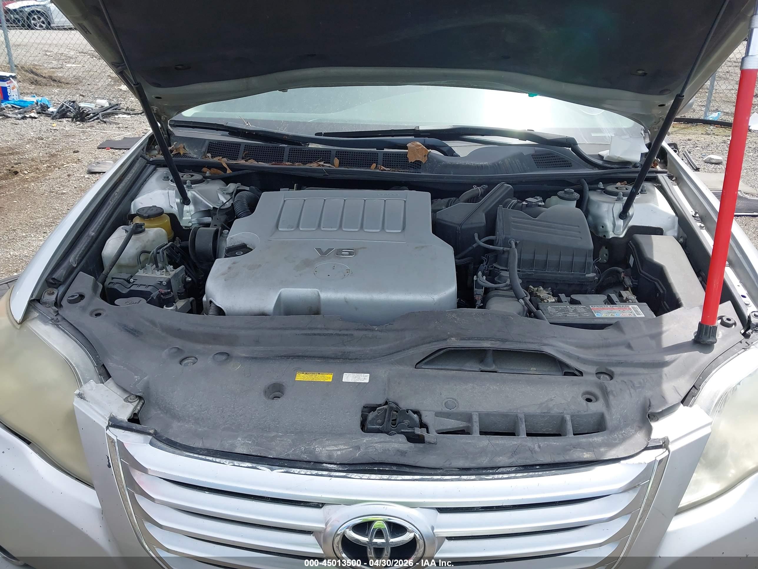 TOYOTA AVALON image 10