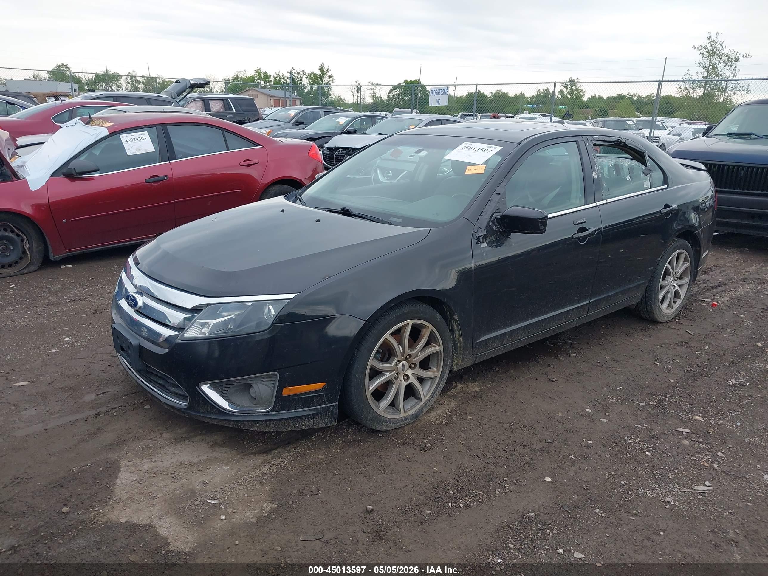 FORD FUSION image 2