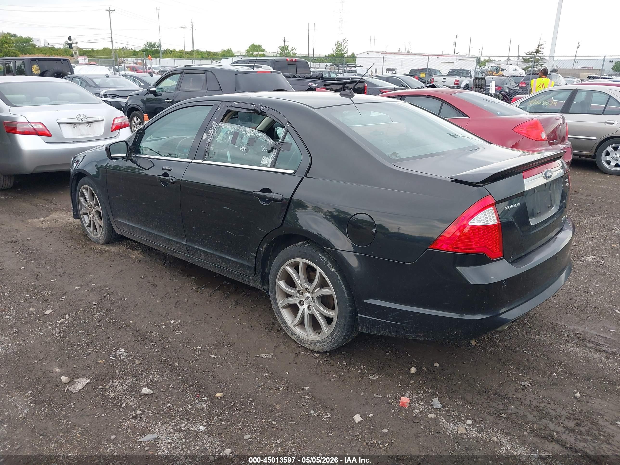 FORD FUSION image 3