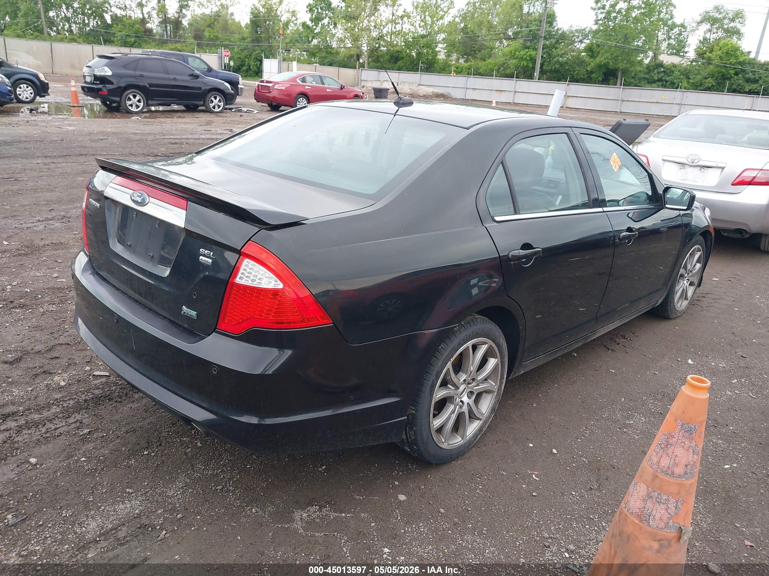 FORD FUSION image 4