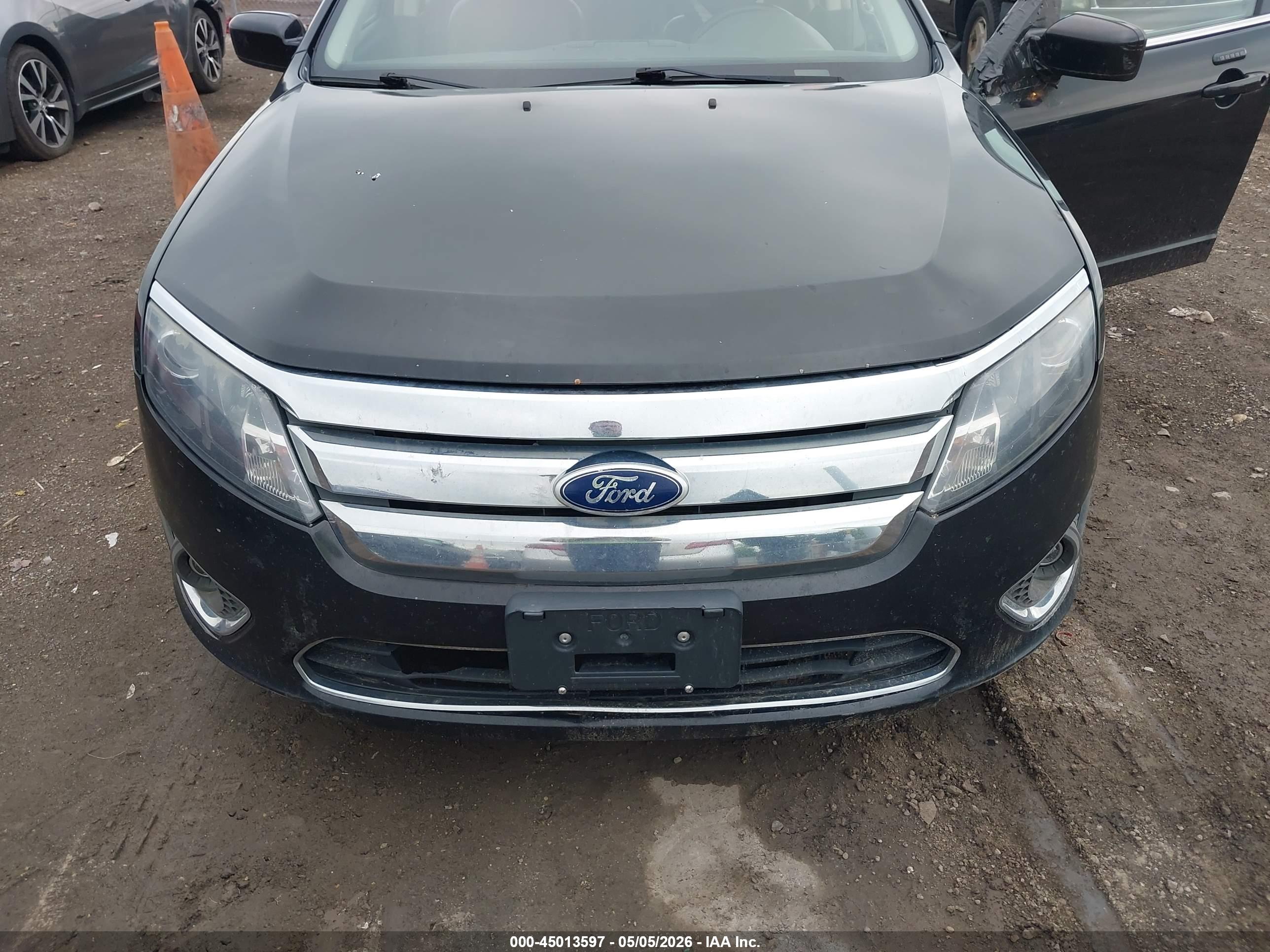 FORD FUSION image 6