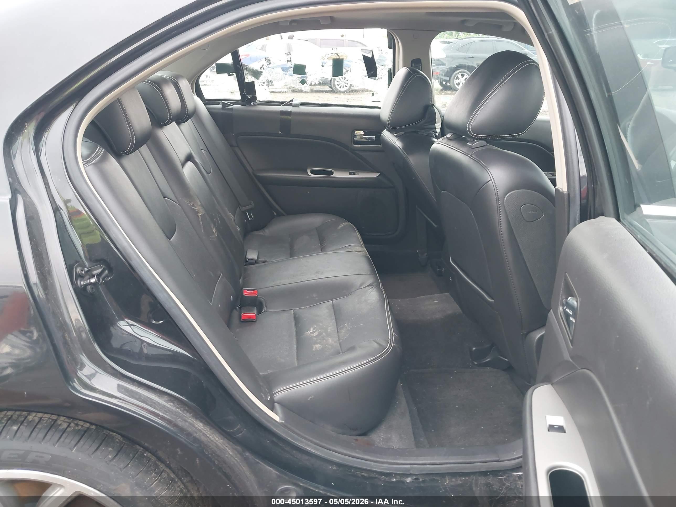 FORD FUSION image 8