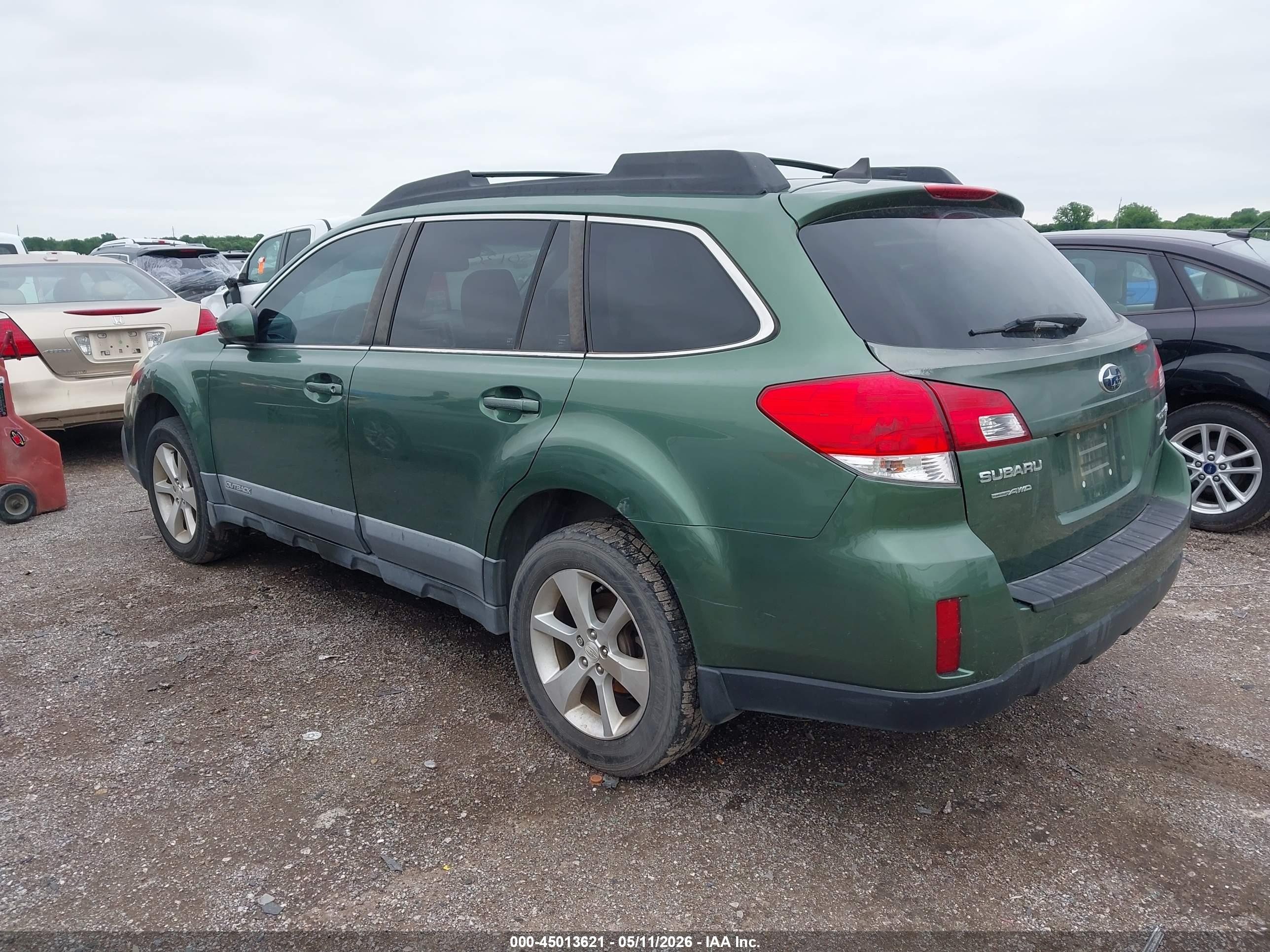 SUBARU OUTBACK image 3