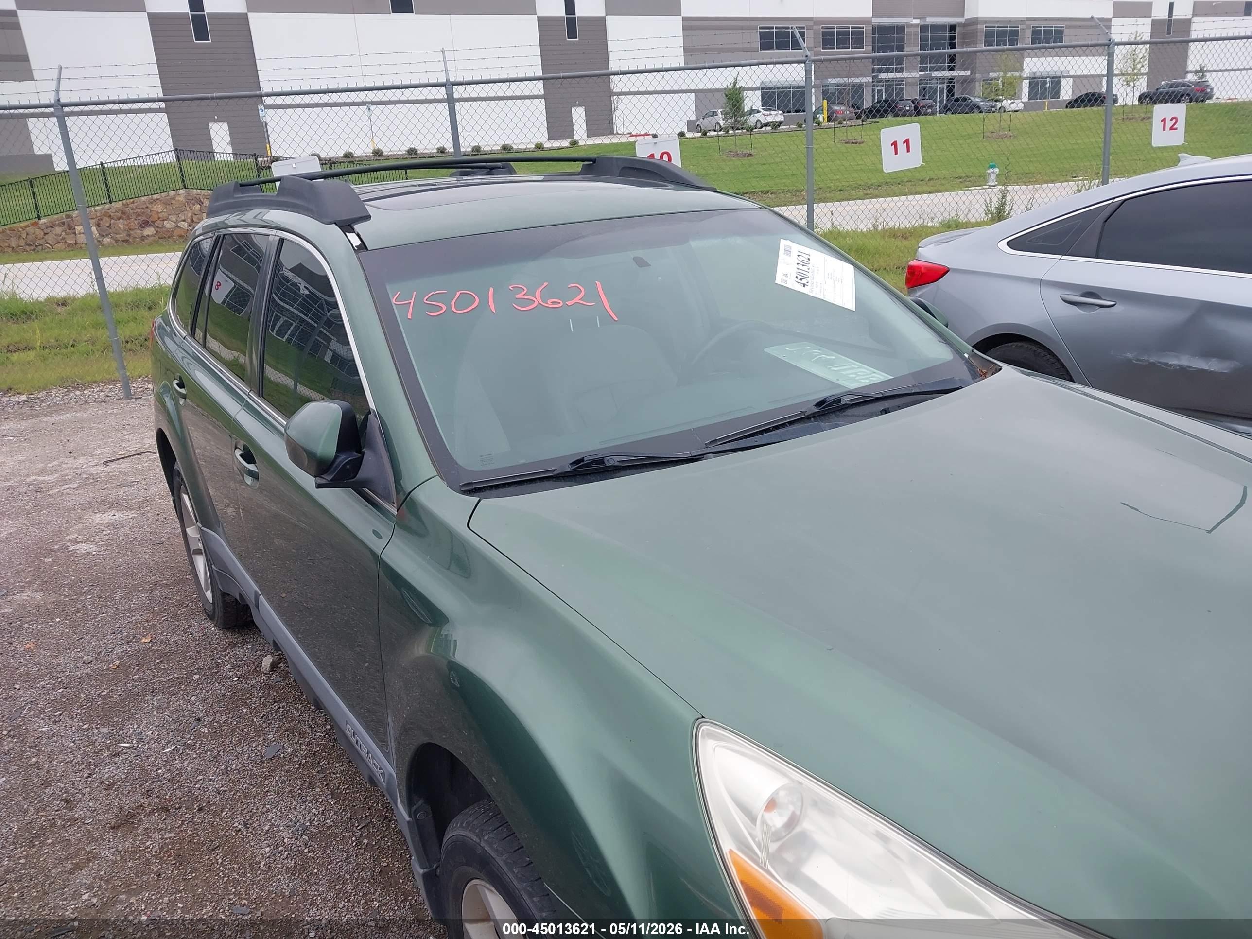 SUBARU OUTBACK image 6