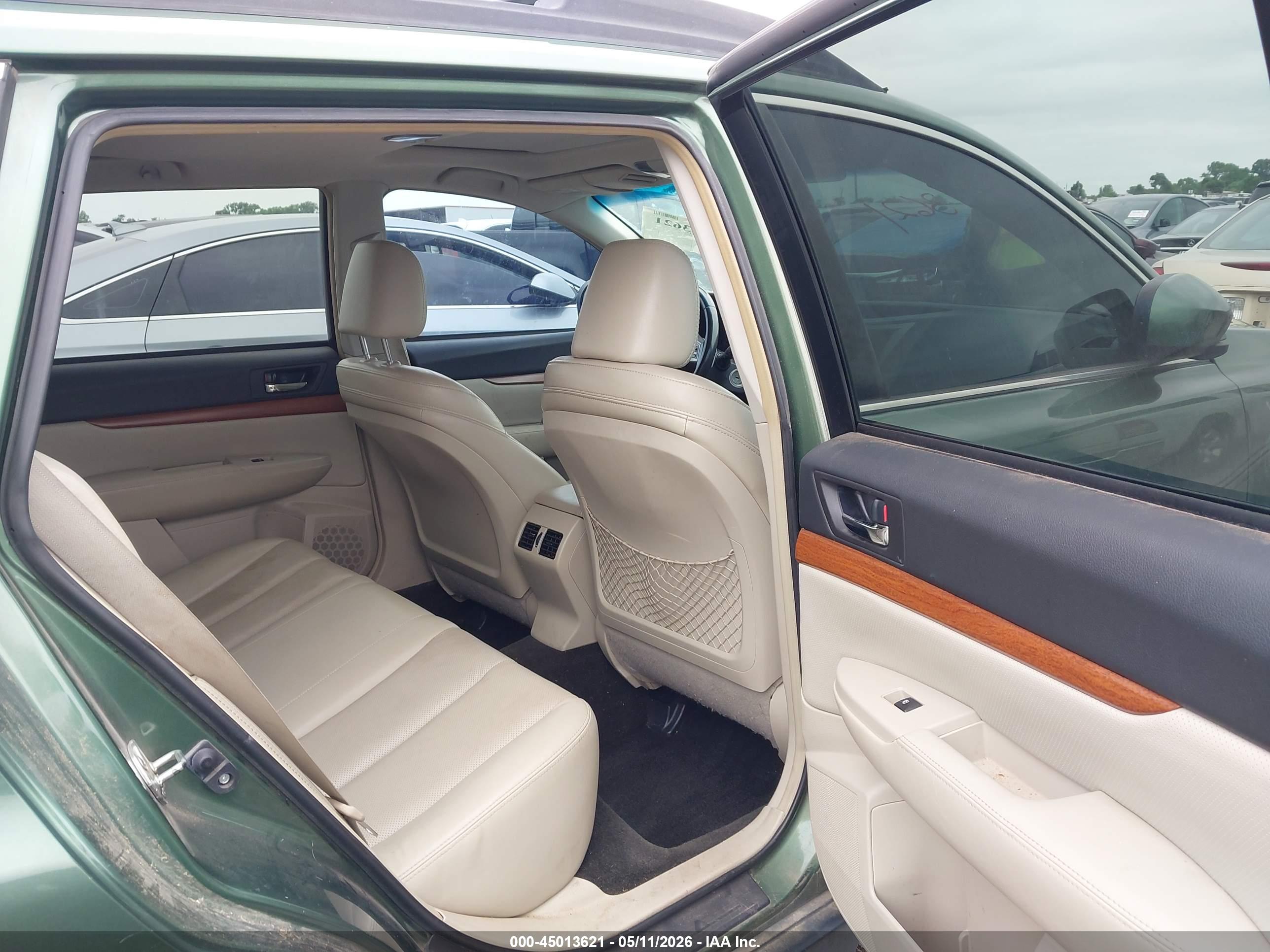 SUBARU OUTBACK image 8