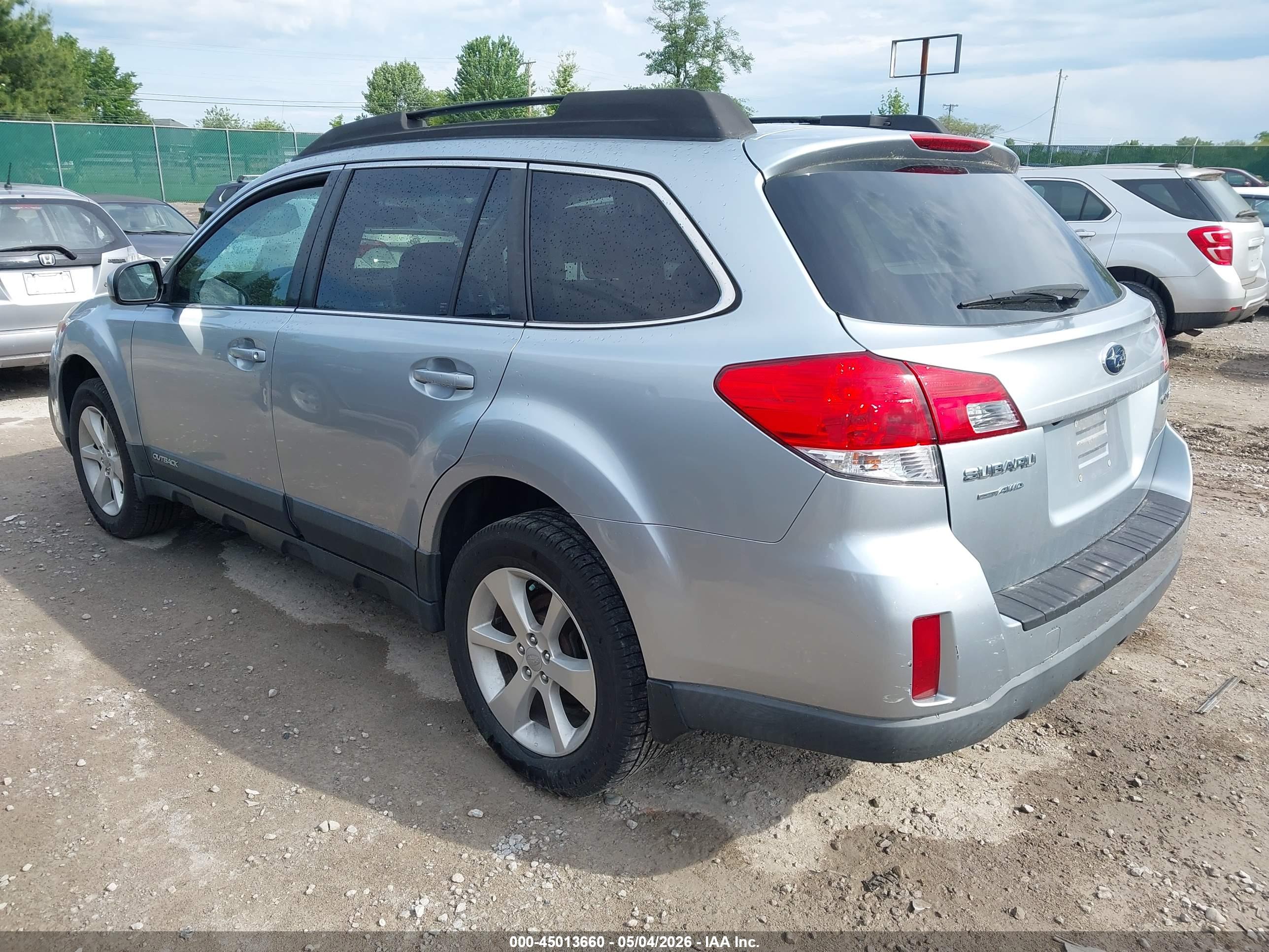 SUBARU OUTBACK image 3