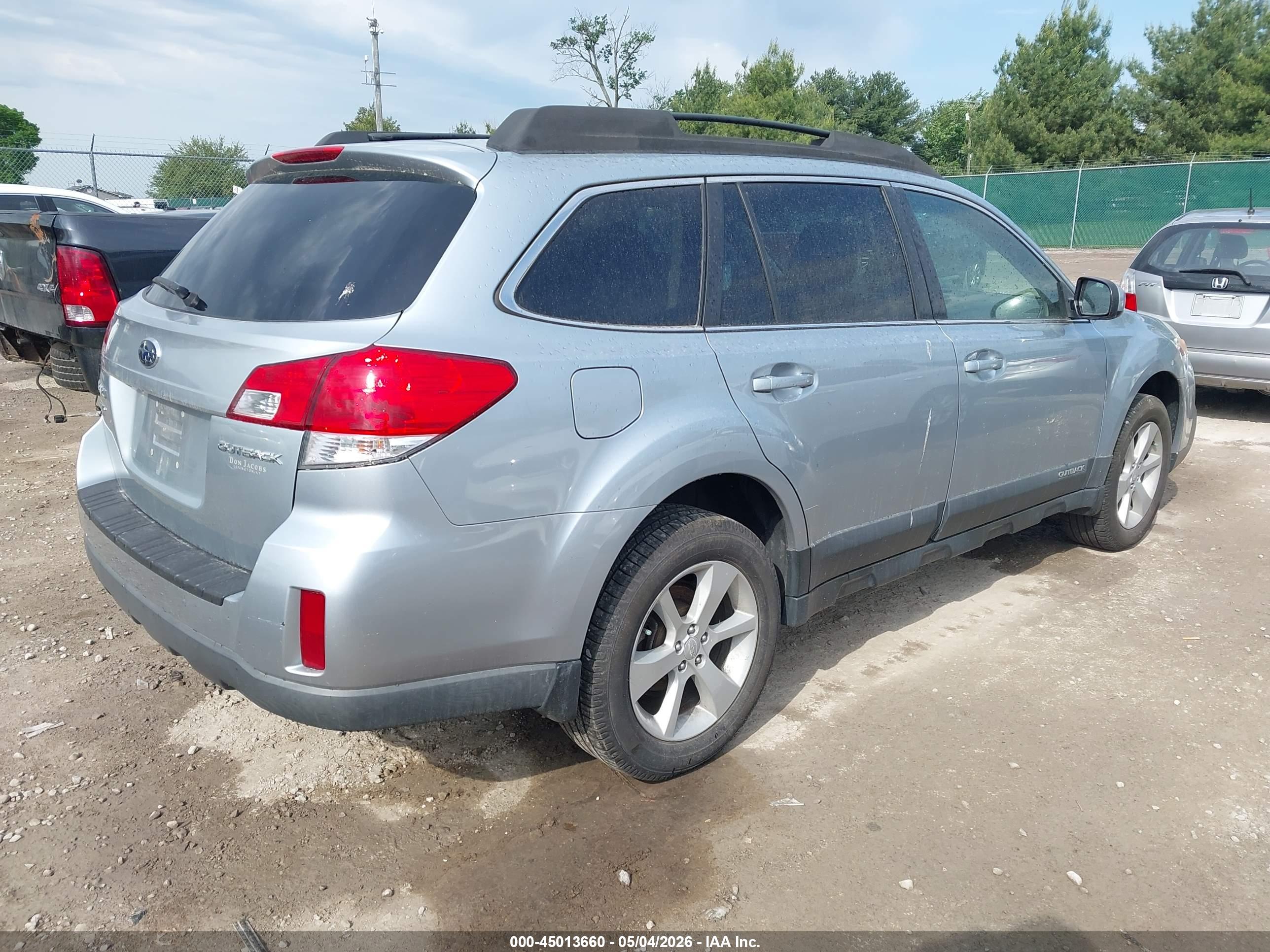 SUBARU OUTBACK image 4