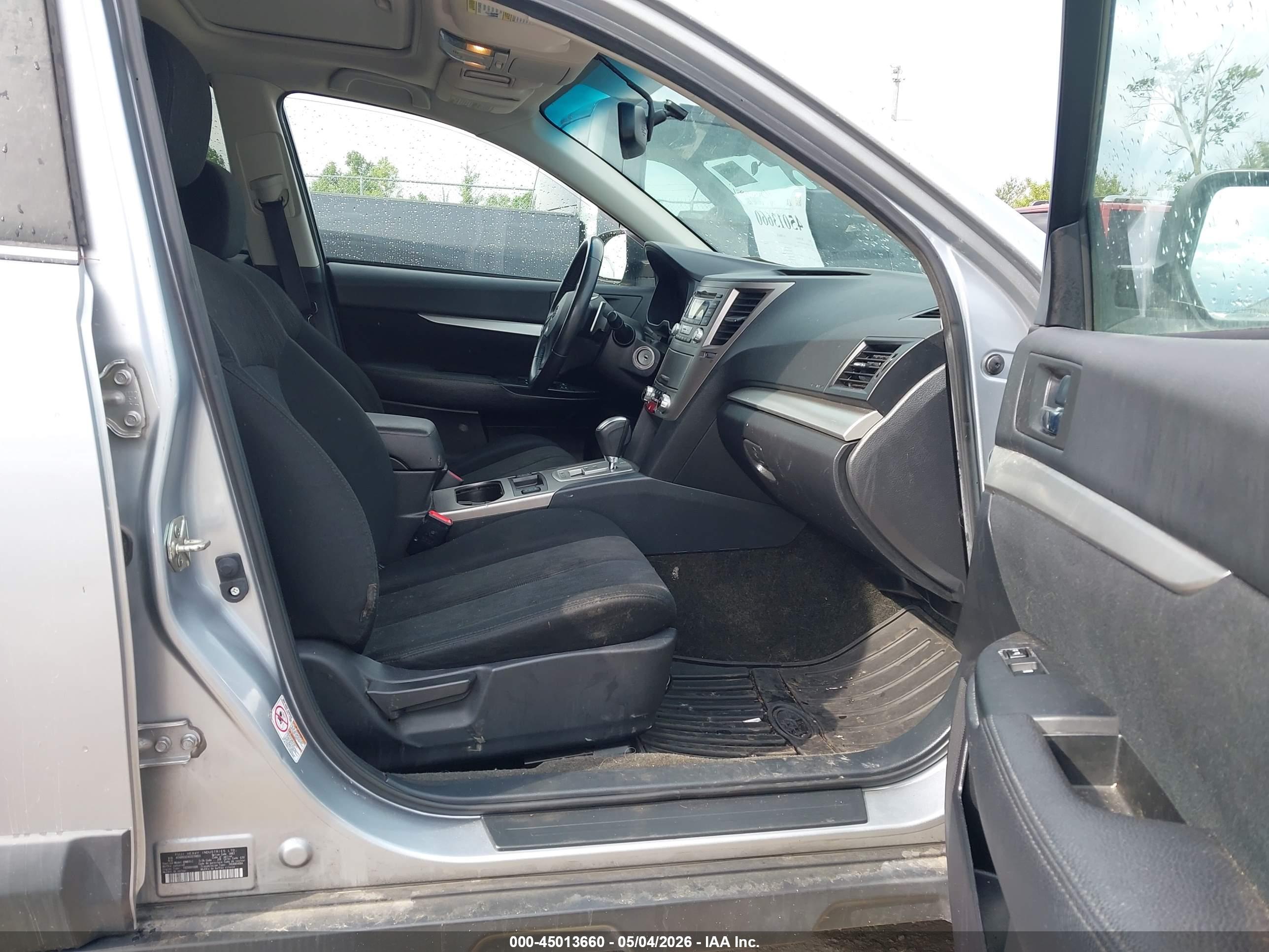 SUBARU OUTBACK image 5
