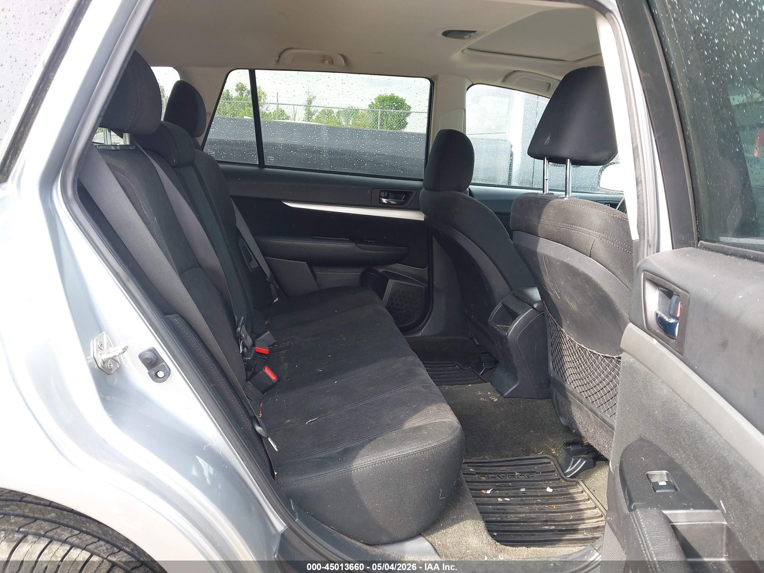SUBARU OUTBACK image 8