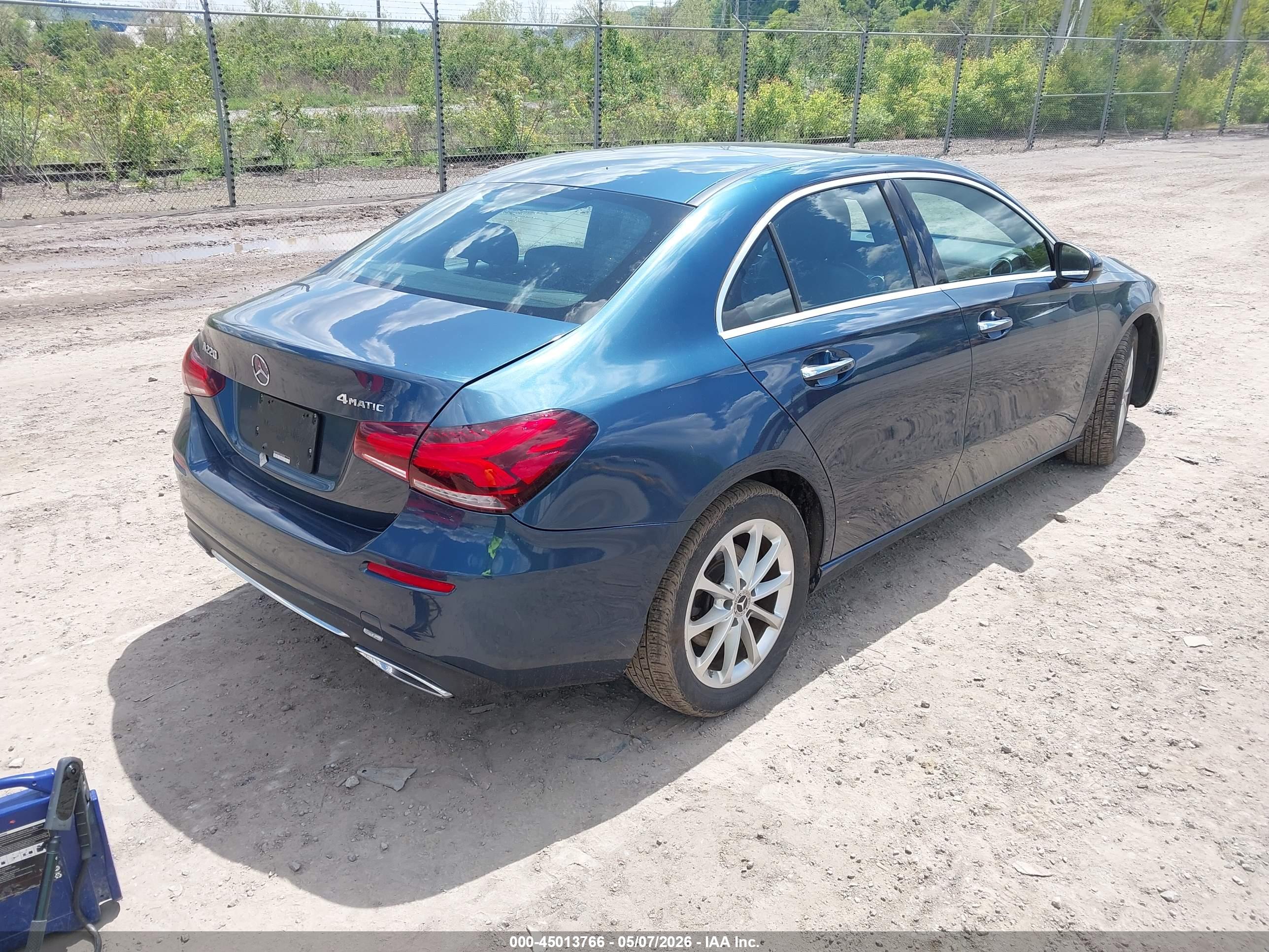 MERCEDES-BENZ A image 4