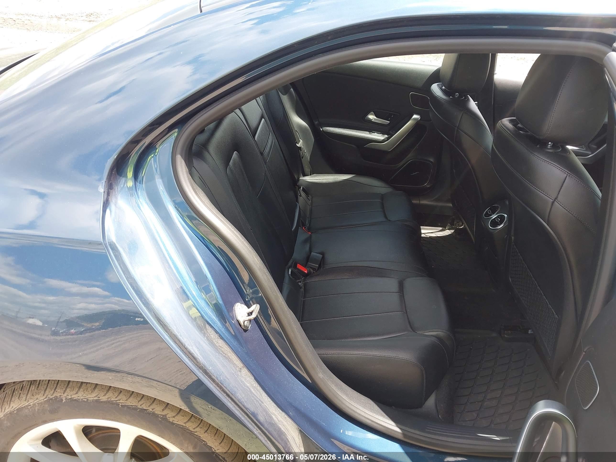 MERCEDES-BENZ A image 8